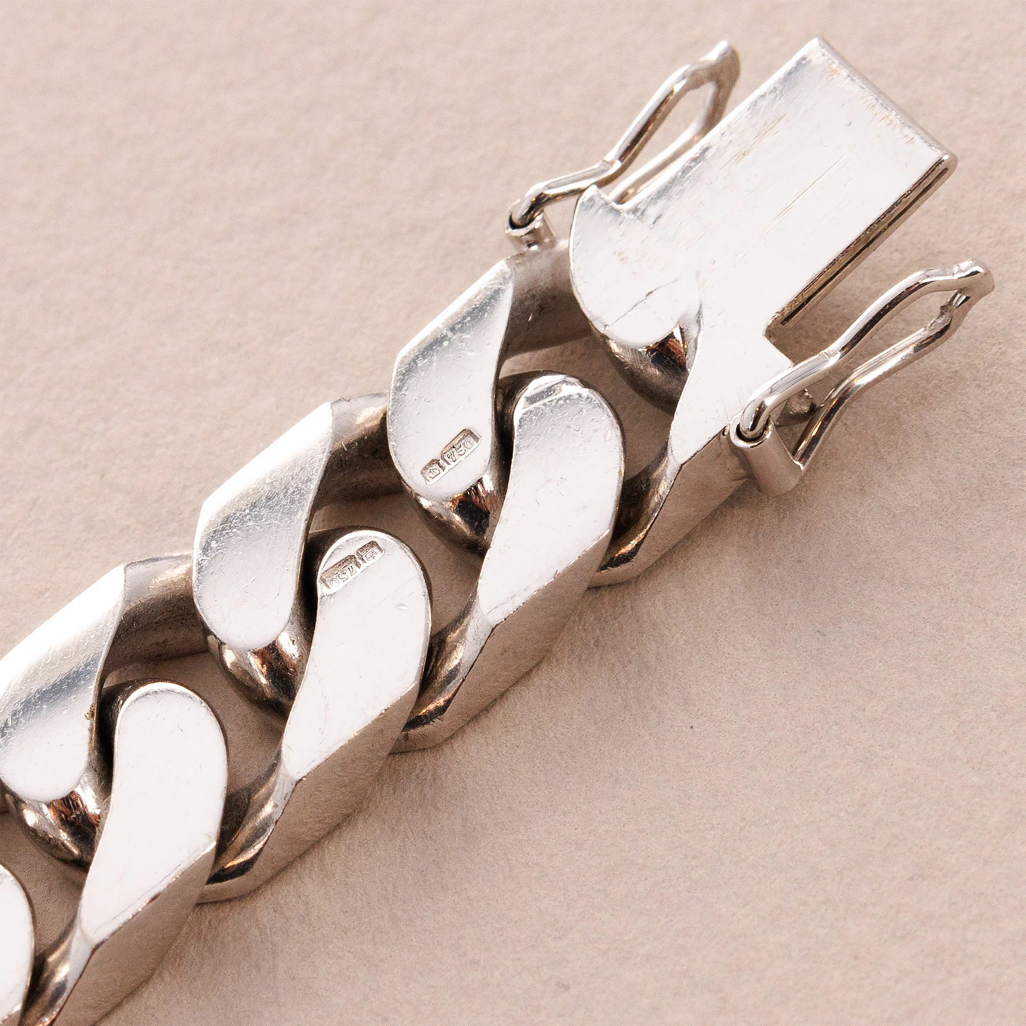 Asprey Omani Khanjar White Gold Bracelet (Objet) - Image 7