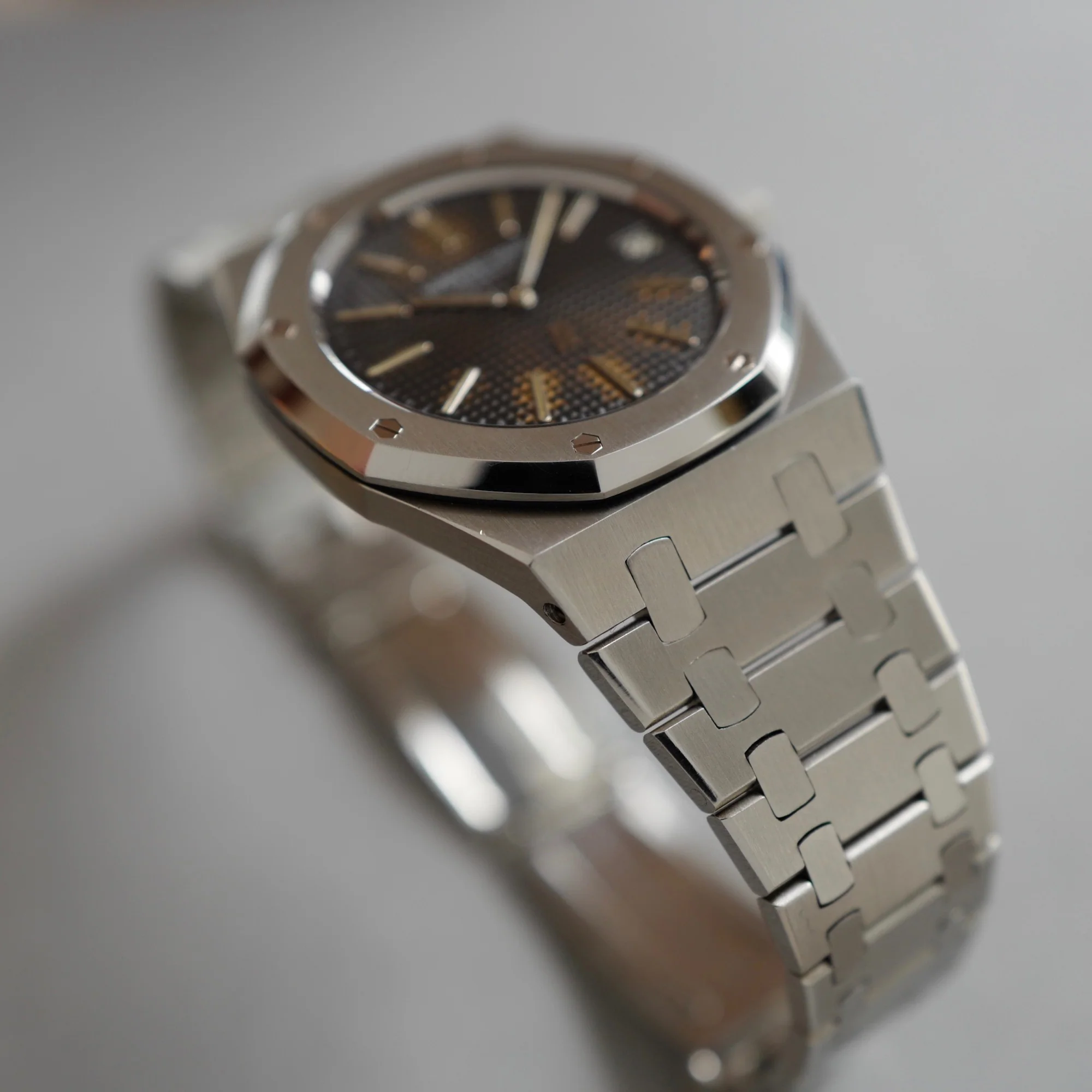 Audemars Piguet B-Series Royal Oak Jumbo Watch Ref. 5402 in Exceptional Condition - Image 6