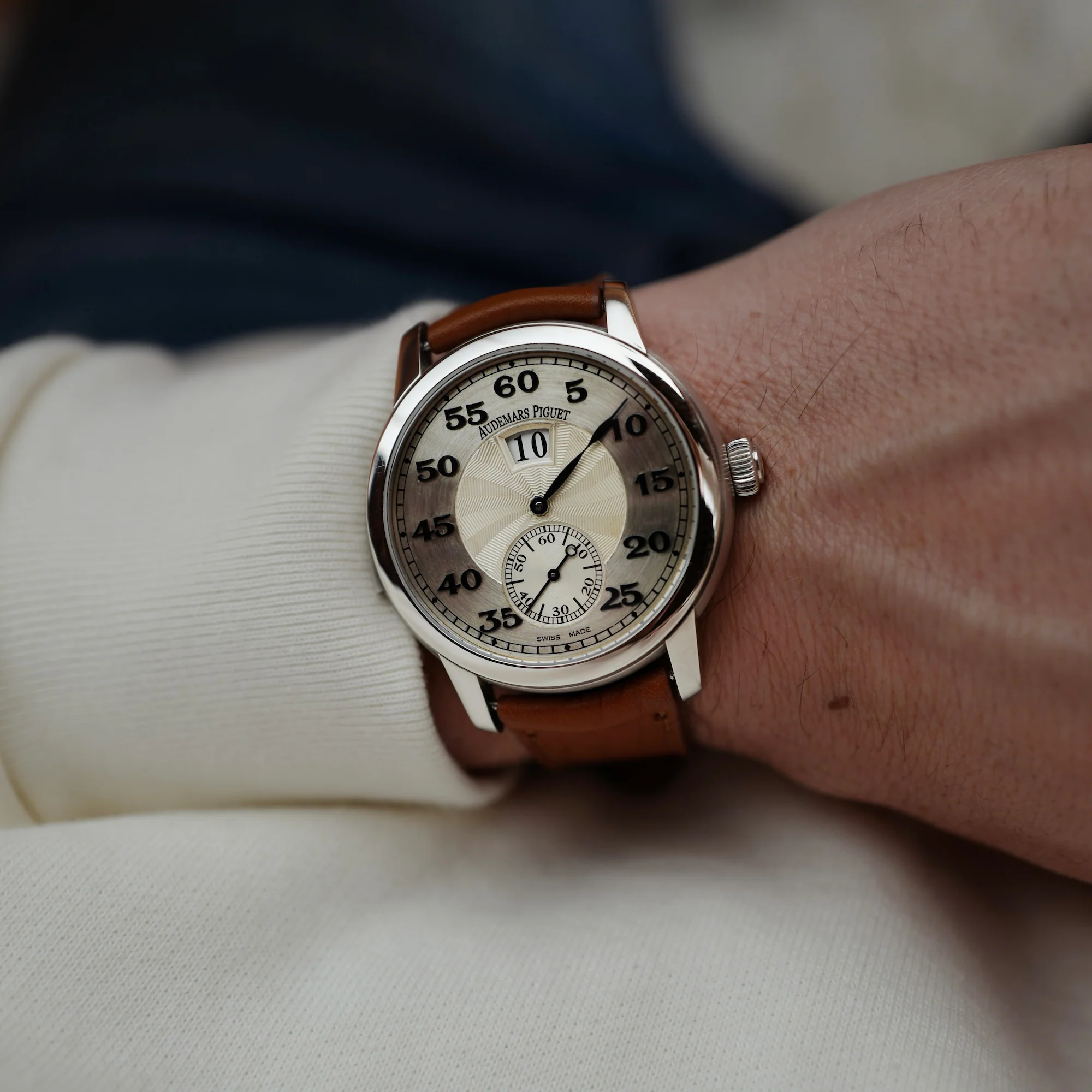 Audemars Piguet Platinum Jump Hour Minute Repeater Ref. 26151 - Image 3