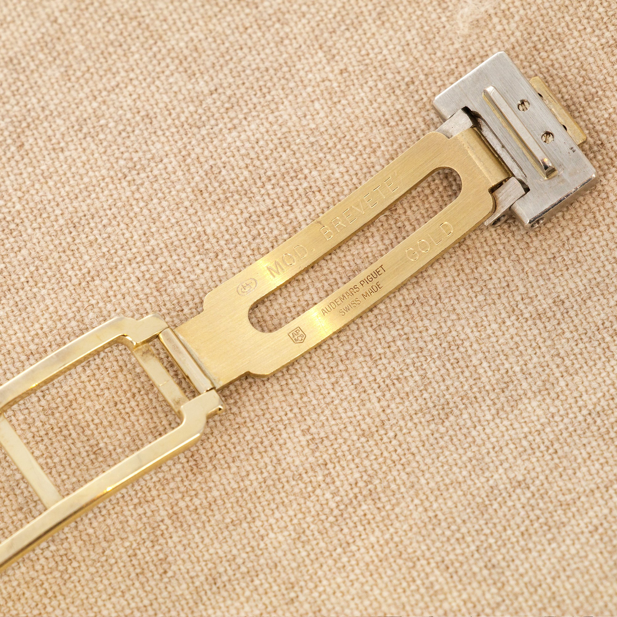 Audemars Piguet Platinum Royal Oak with Mother of Pearl and Diamond Dial - Image 9