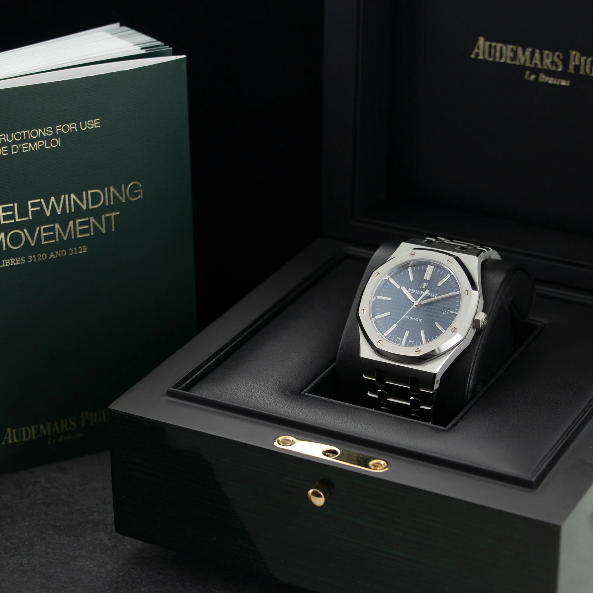 Audemars Piguet Royal Oak Blue Watch Ref. 15400 - Image 6