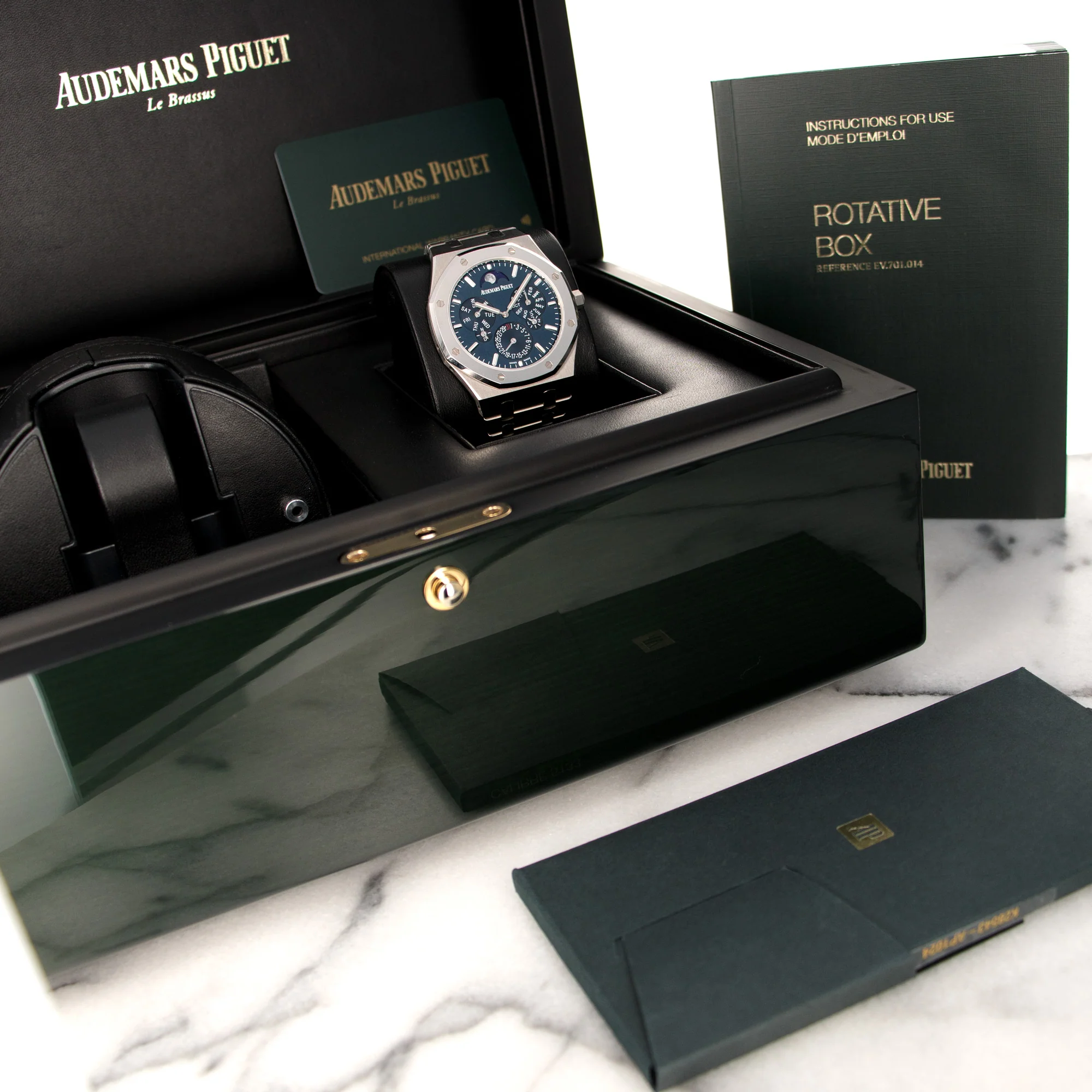 Audemars Piguet Royal Oak Ultra-Thin Perpetual Calendar Watch - Image 6