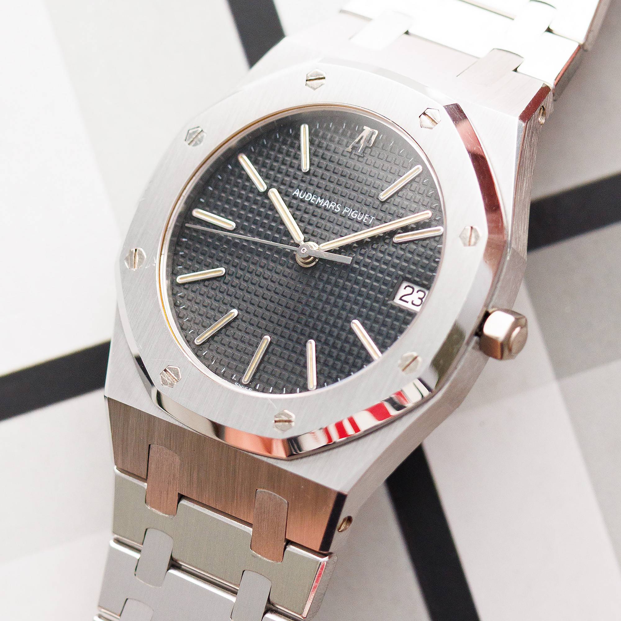 Audemars Piguet Royal Oak Watch Ref. 56023 in Remarkable Condition - Image 2