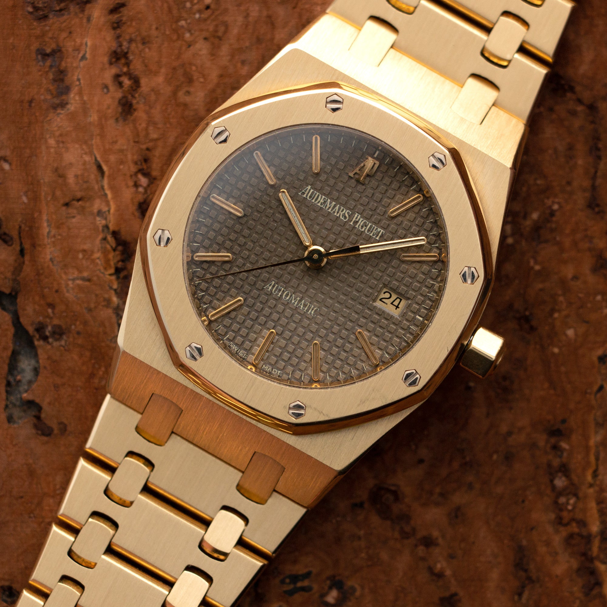 Audemars Piguet Royal Oak Yellow Gold - Image 2