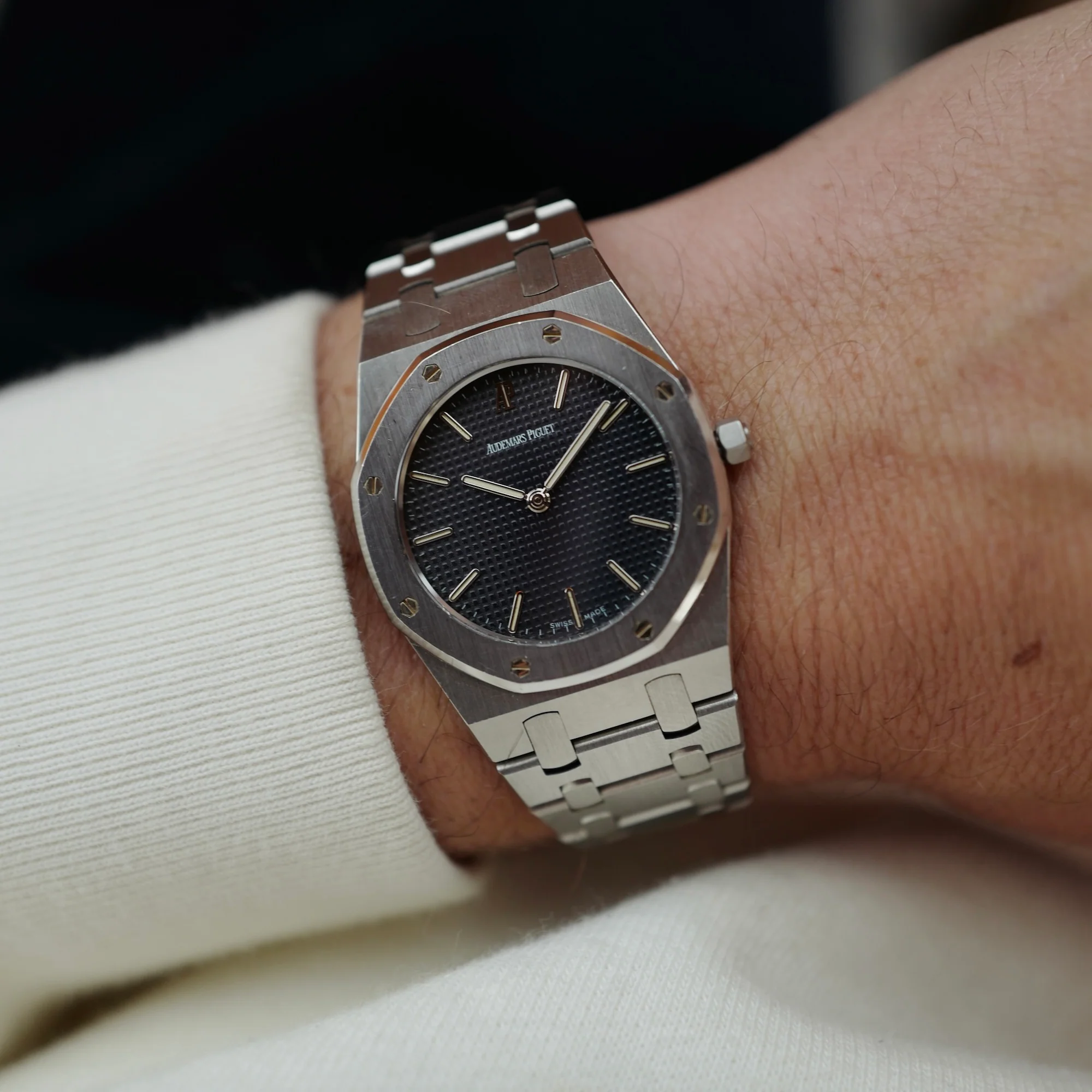 Audemars Piguet Steel Royal Oak Midsize Ref 56303 in Outstanding Condition - Image 2