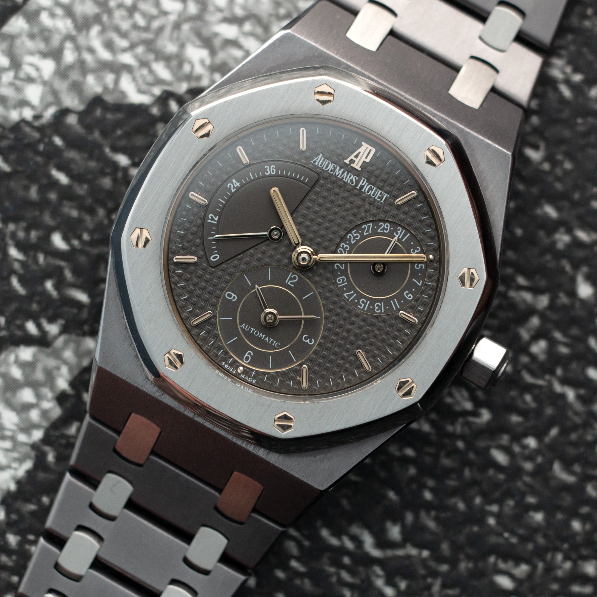 Audemars Piguet Tantalum Royal Oak Dual Time, Power Reserve Ref. 25730 - Image 2
