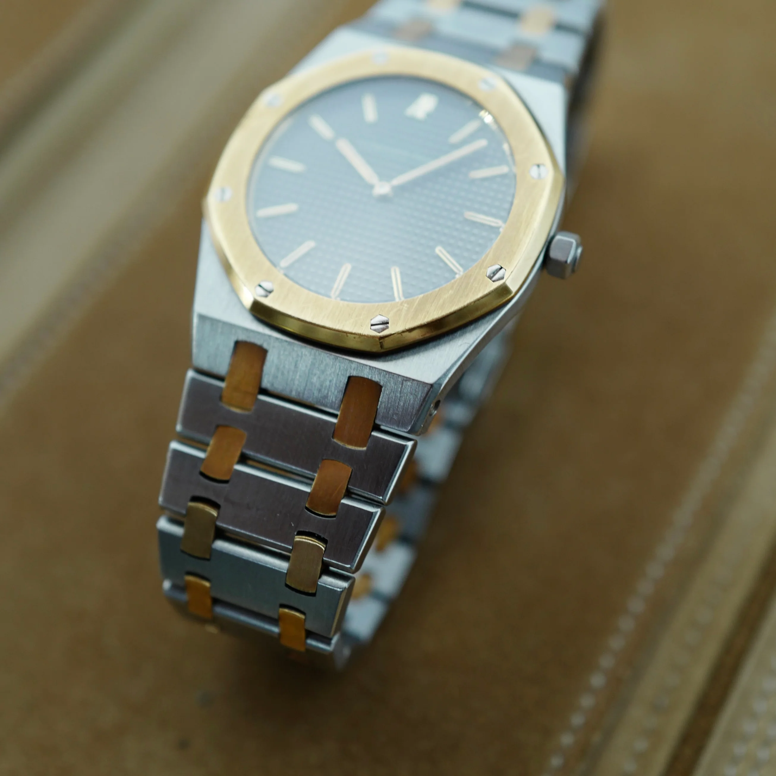 Audemars Piguet Two-Tone Royal Oak Ref. 56303 (New Arrival) - Image 8