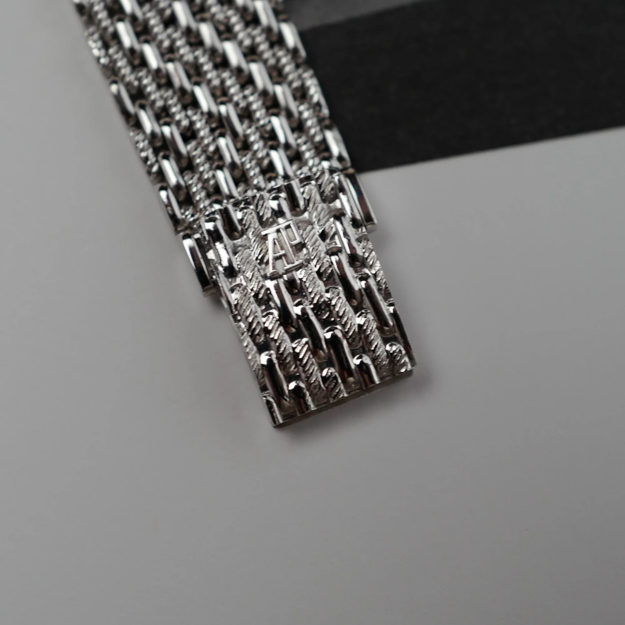 Audemars Piguet White Gold Dodecagon Watch in Like New Condition - Image 7