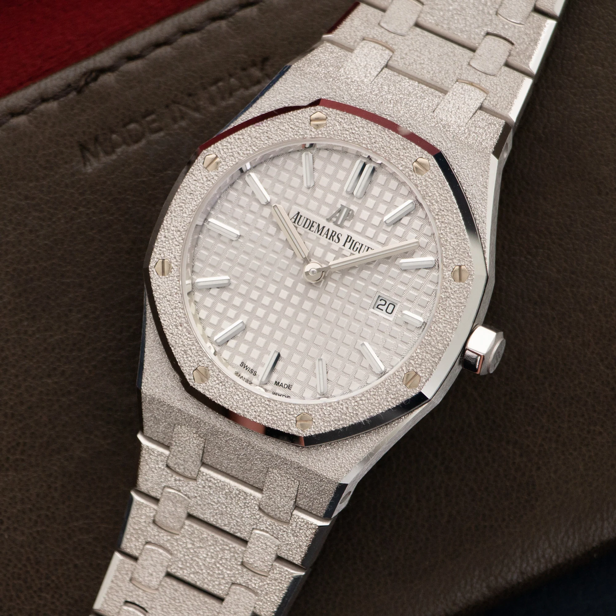 Audemars Piguet White Gold Royal Oak Frosted Watch Ref. 67653 - Image 2