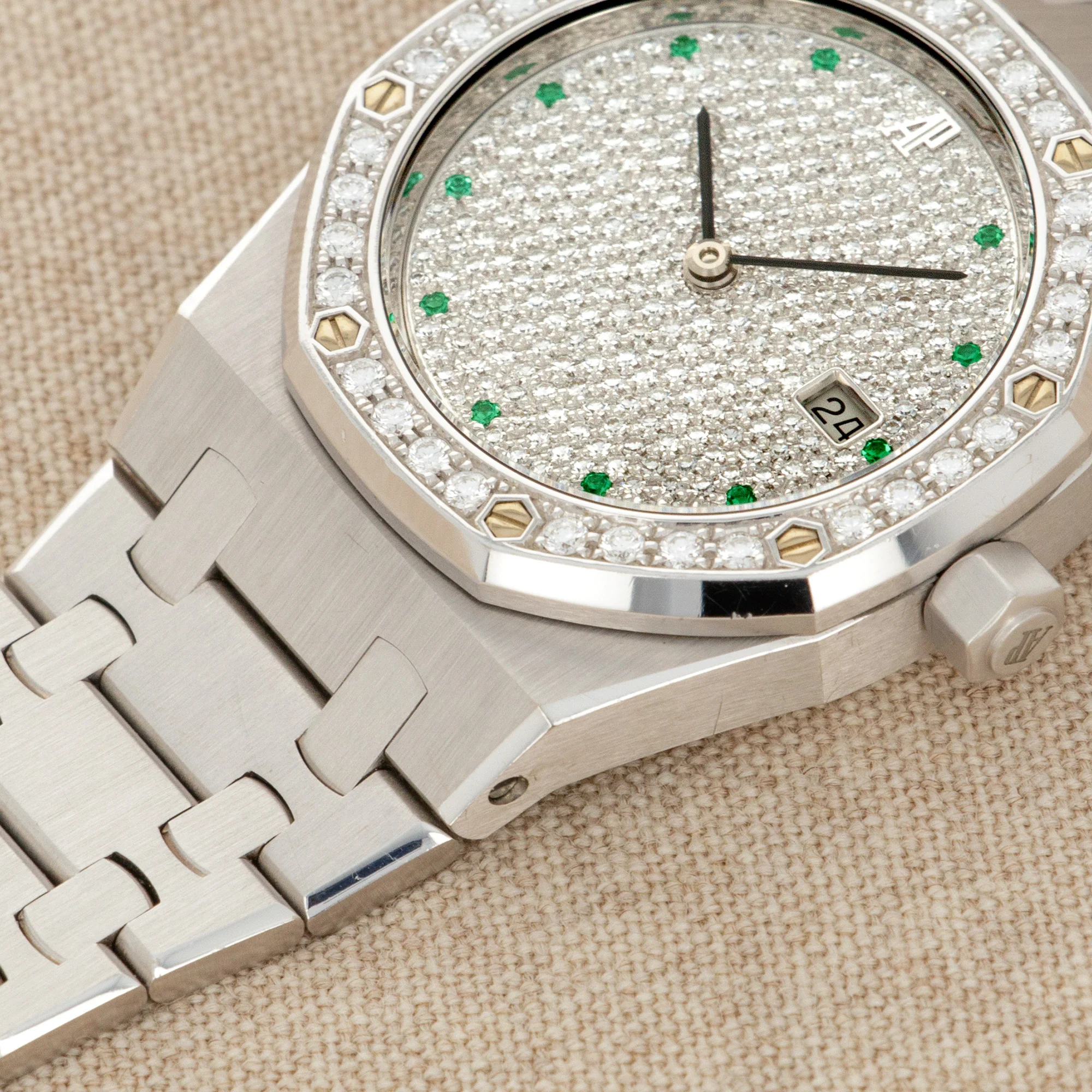 Audemars Piguet White Gold Royal Oak Ref. 15054 with Diamond and Emerald Dial - Image 4