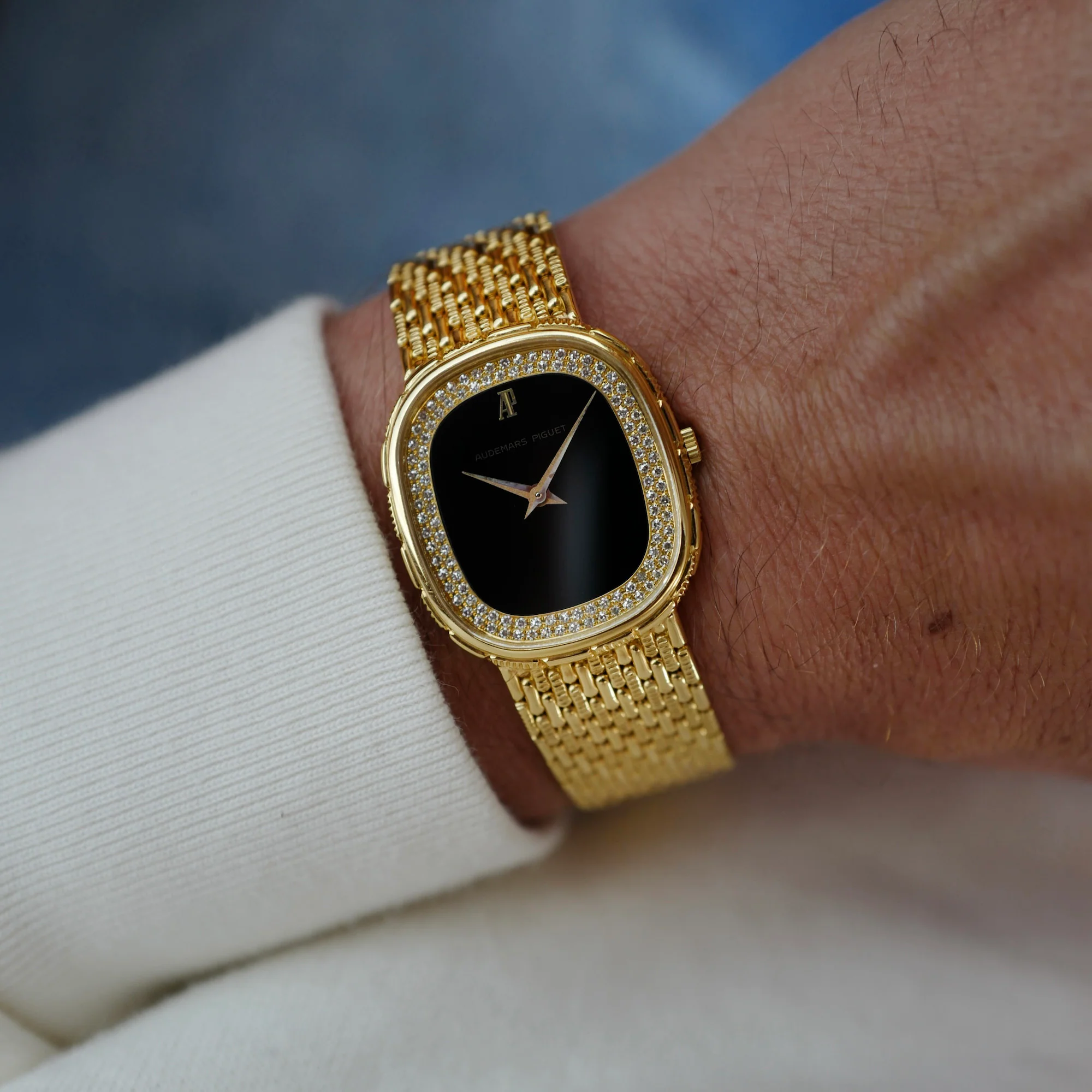 Audemars Piguet Yellow Gold Bracelet Watch with Onyx and Diamond Dial - Image 3