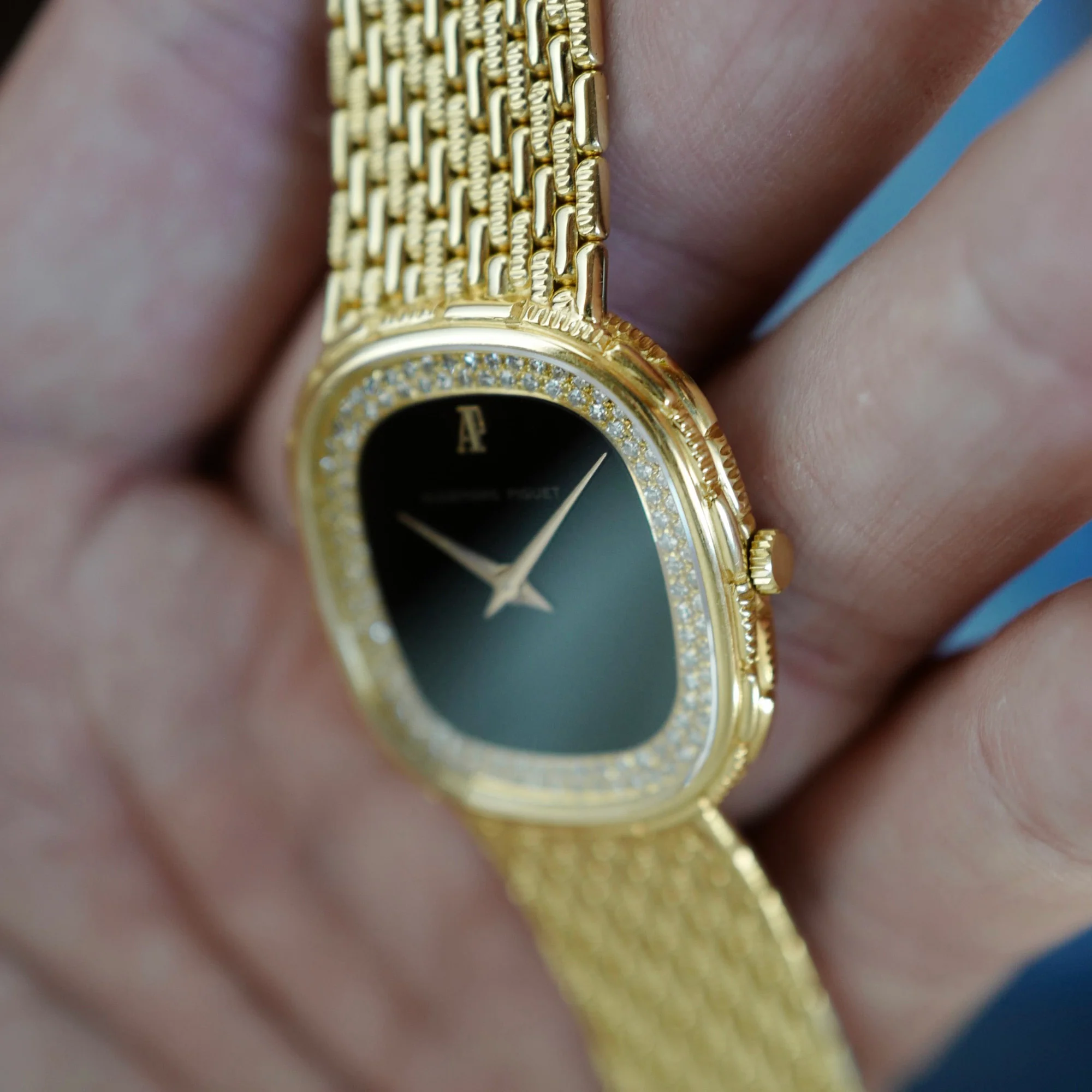 Audemars Piguet Yellow Gold Bracelet Watch with Onyx and Diamond Dial - Image 7