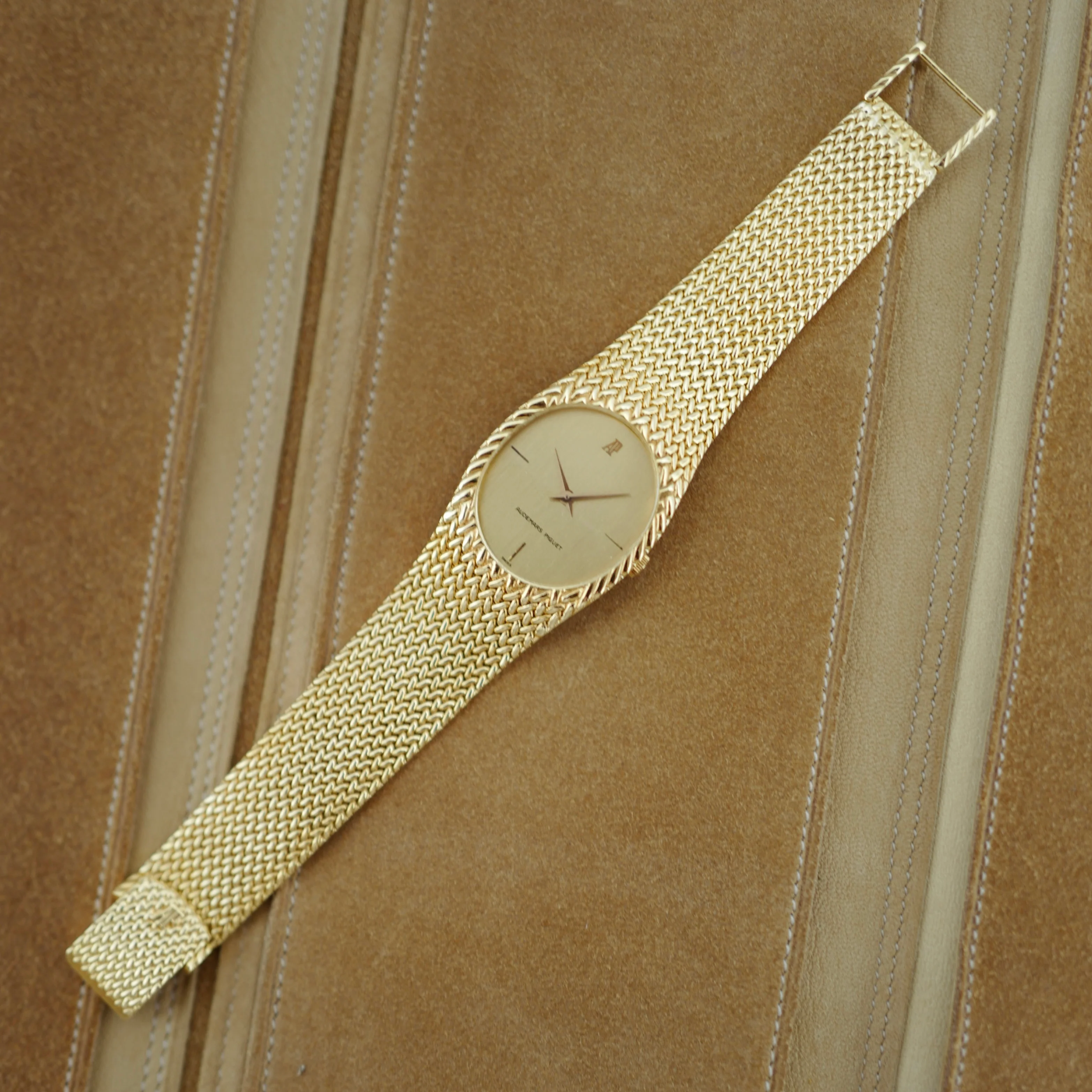 Audemars Piguet Yellow Gold Cobra-Style Bracelet Watch - Image 7