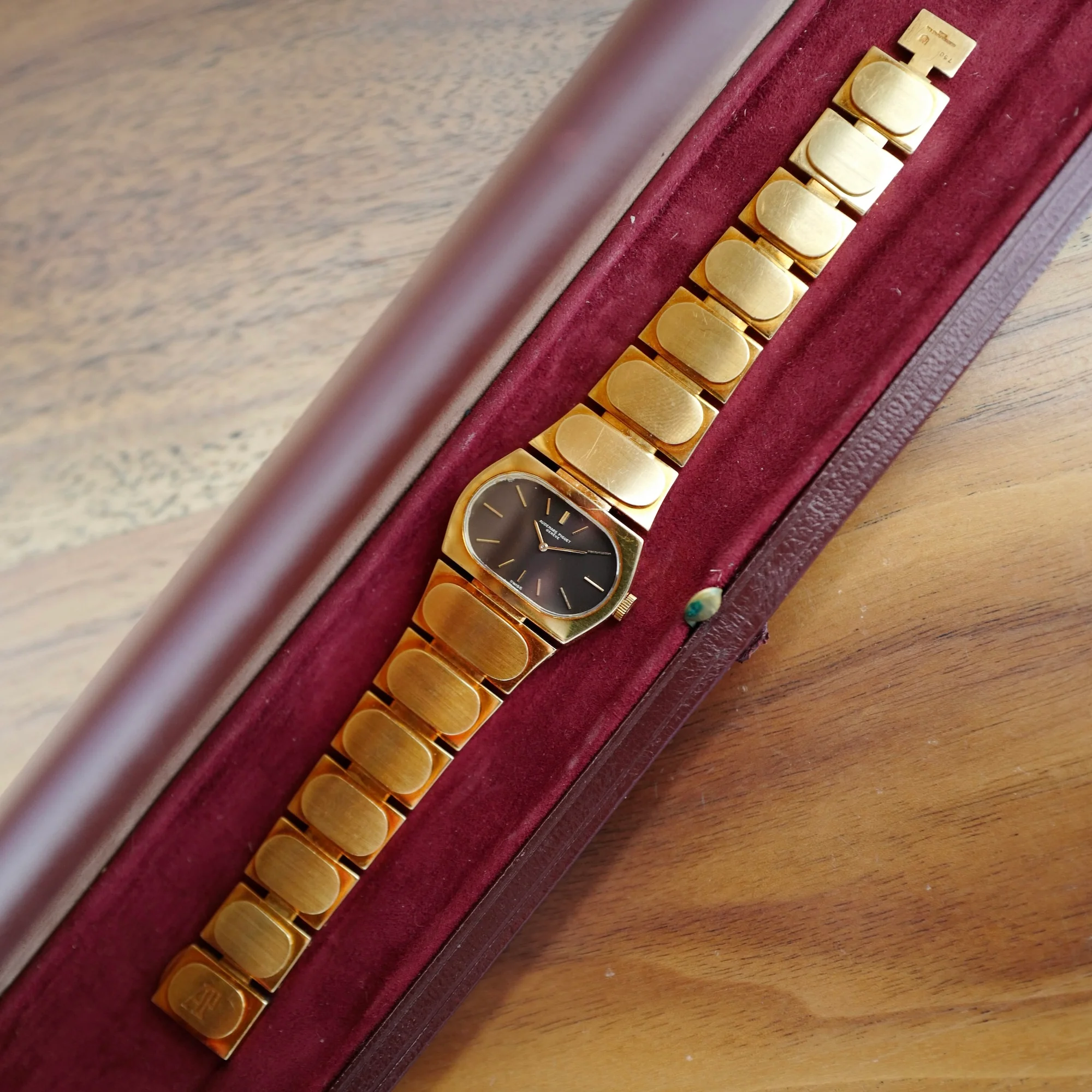 Audemars Piguet Yellow Gold Modernist Bracelet Watch - Image 3
