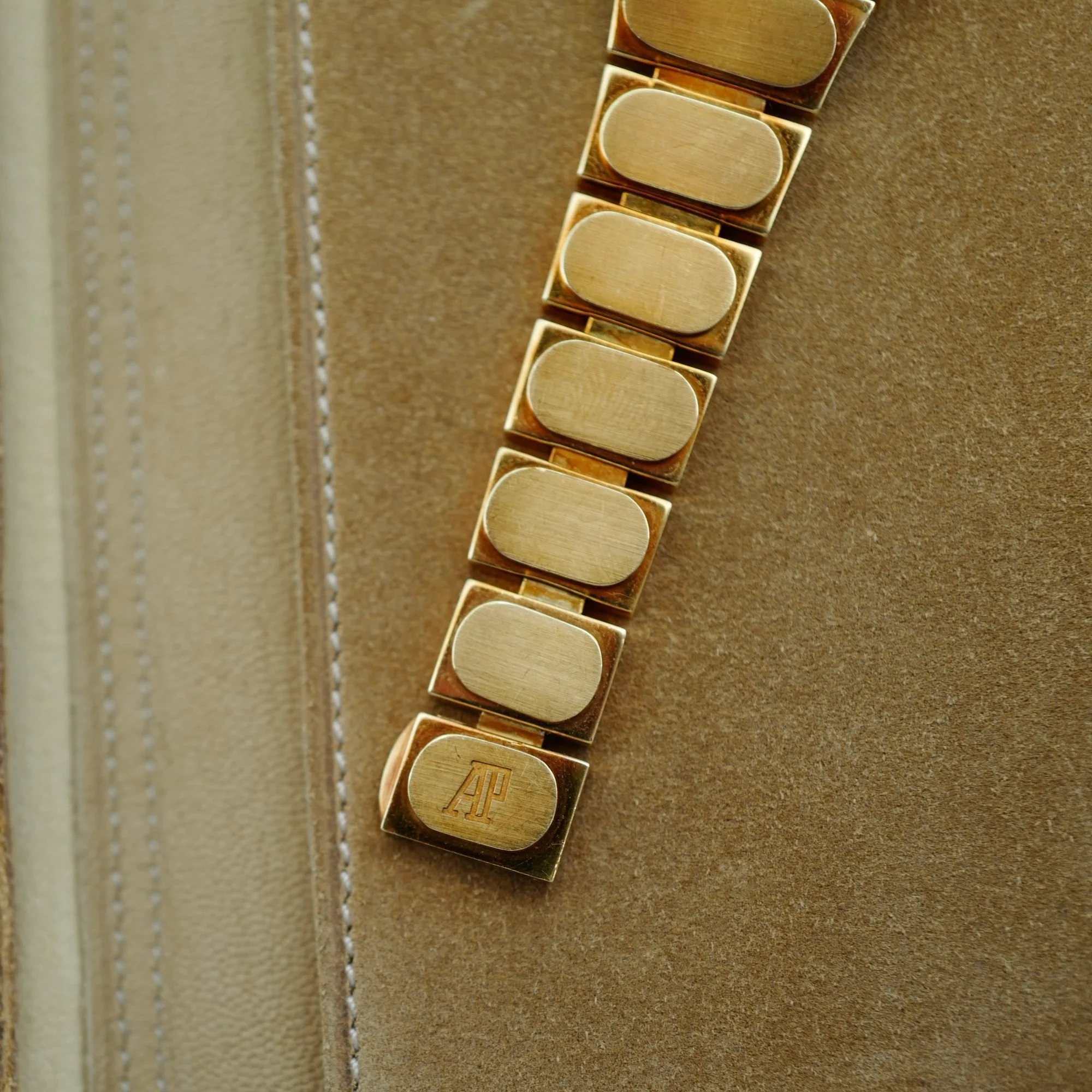 Audemars Piguet Yellow Gold Modernist Bracelet Watch - Image 7