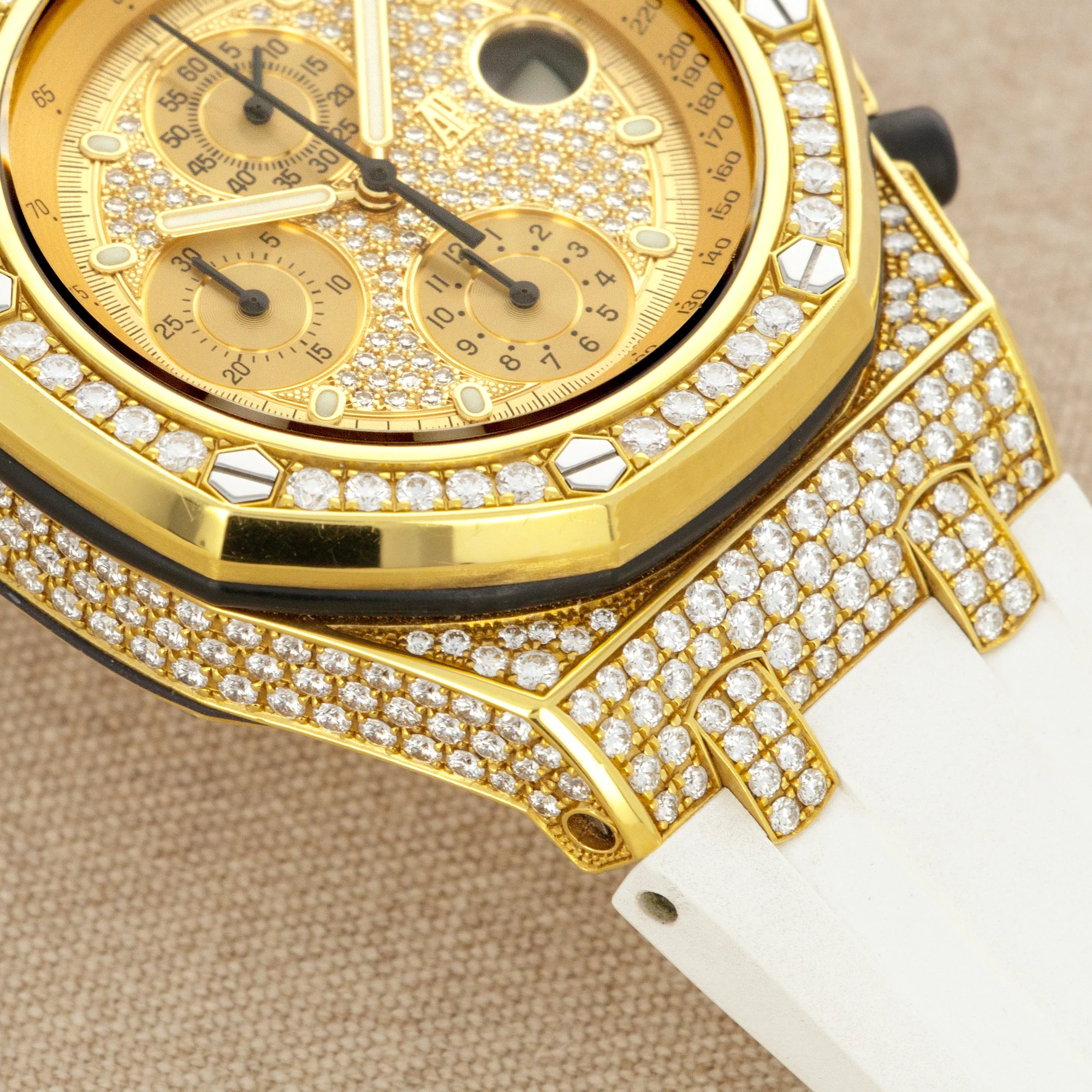 Audemars Piguet Yellow Gold Offshore Royal Oak Chronograph Ref. 26067 - Image 3