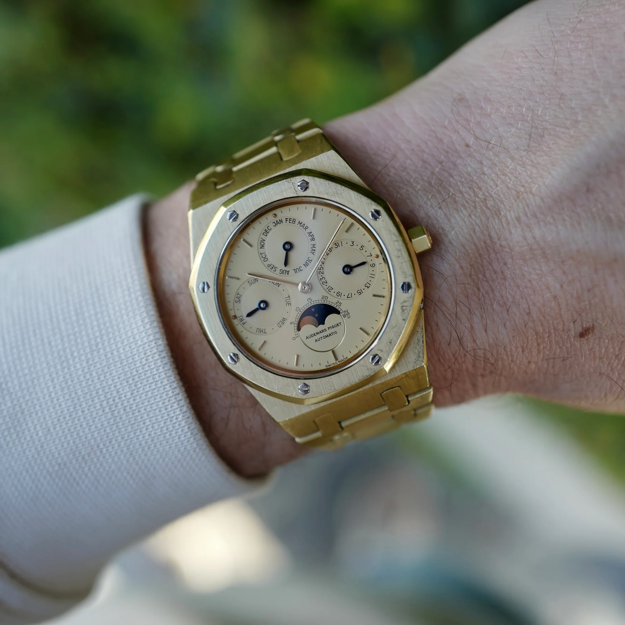 Audemars Piguet Yellow Gold Royal Oak Perpetual Watch Ref. 25554 - Image 5