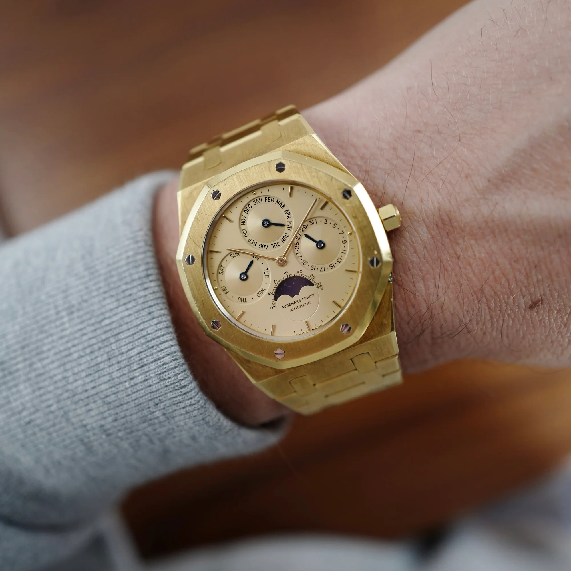 Audemars Piguet Yellow Gold Royal Oak Perpetual Watch Ref. 25554BA in Outstanding Original Condition - Image 3