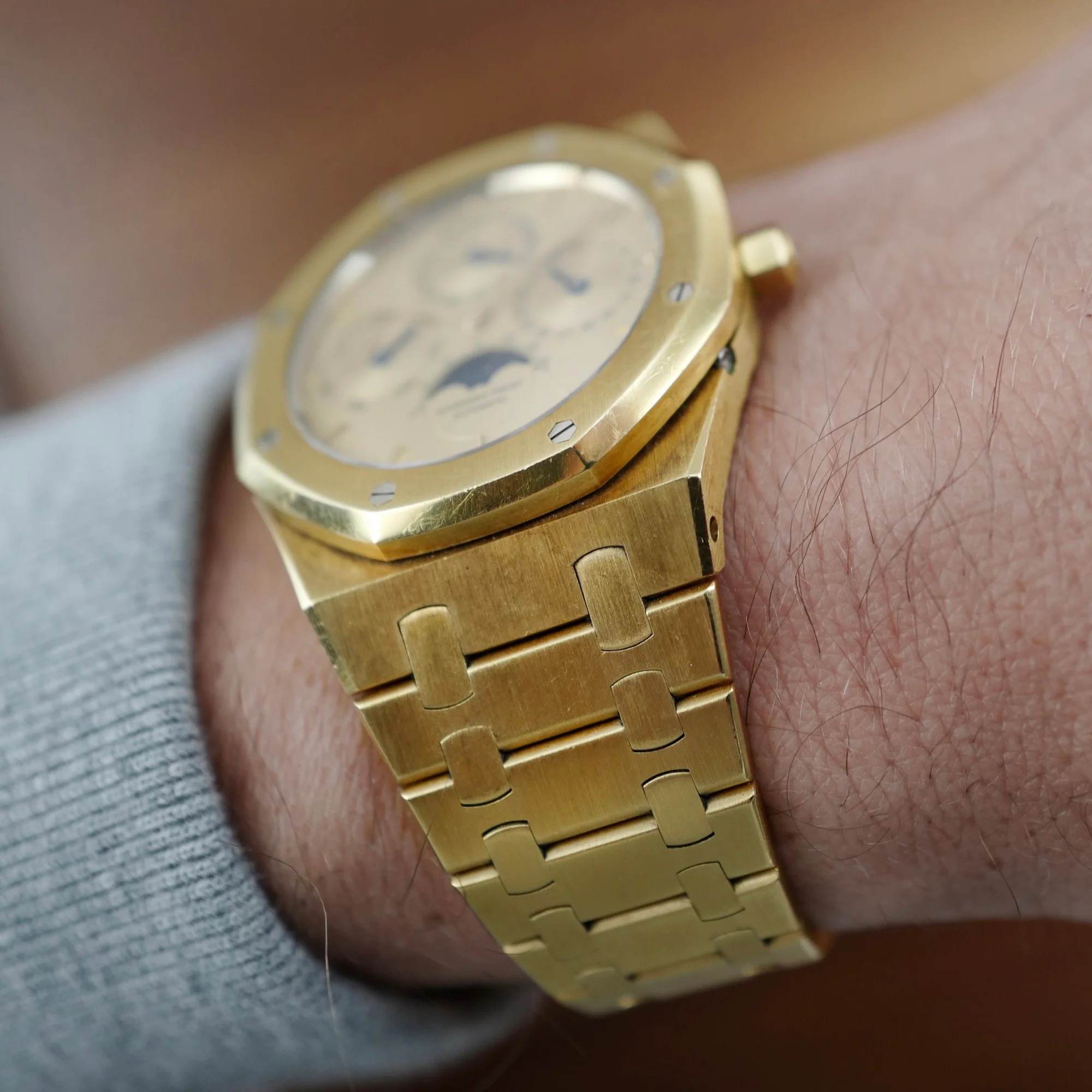 Audemars Piguet Yellow Gold Royal Oak Perpetual Watch Ref. 25554BA in Outstanding Original Condition - Image 4