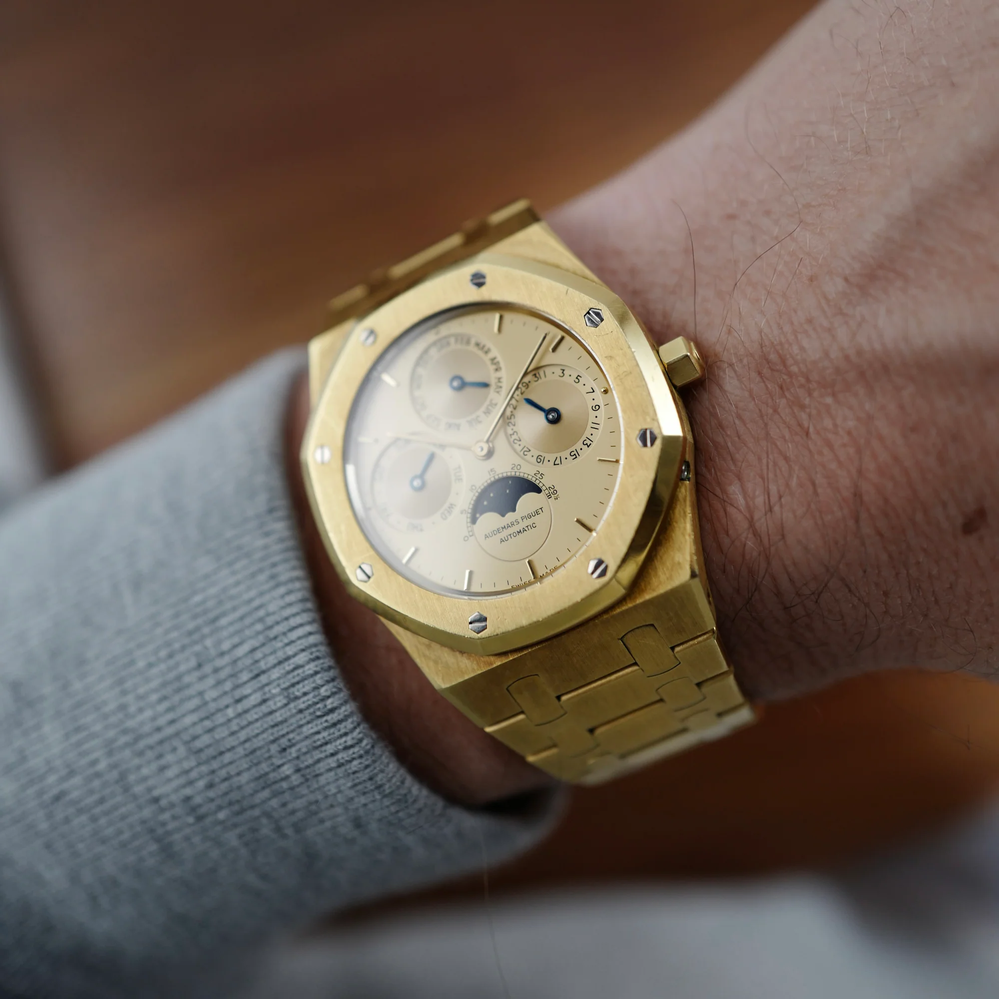 Audemars Piguet Yellow Gold Royal Oak Perpetual Watch Ref. 25554BA in Outstanding Original Condition - Image 5
