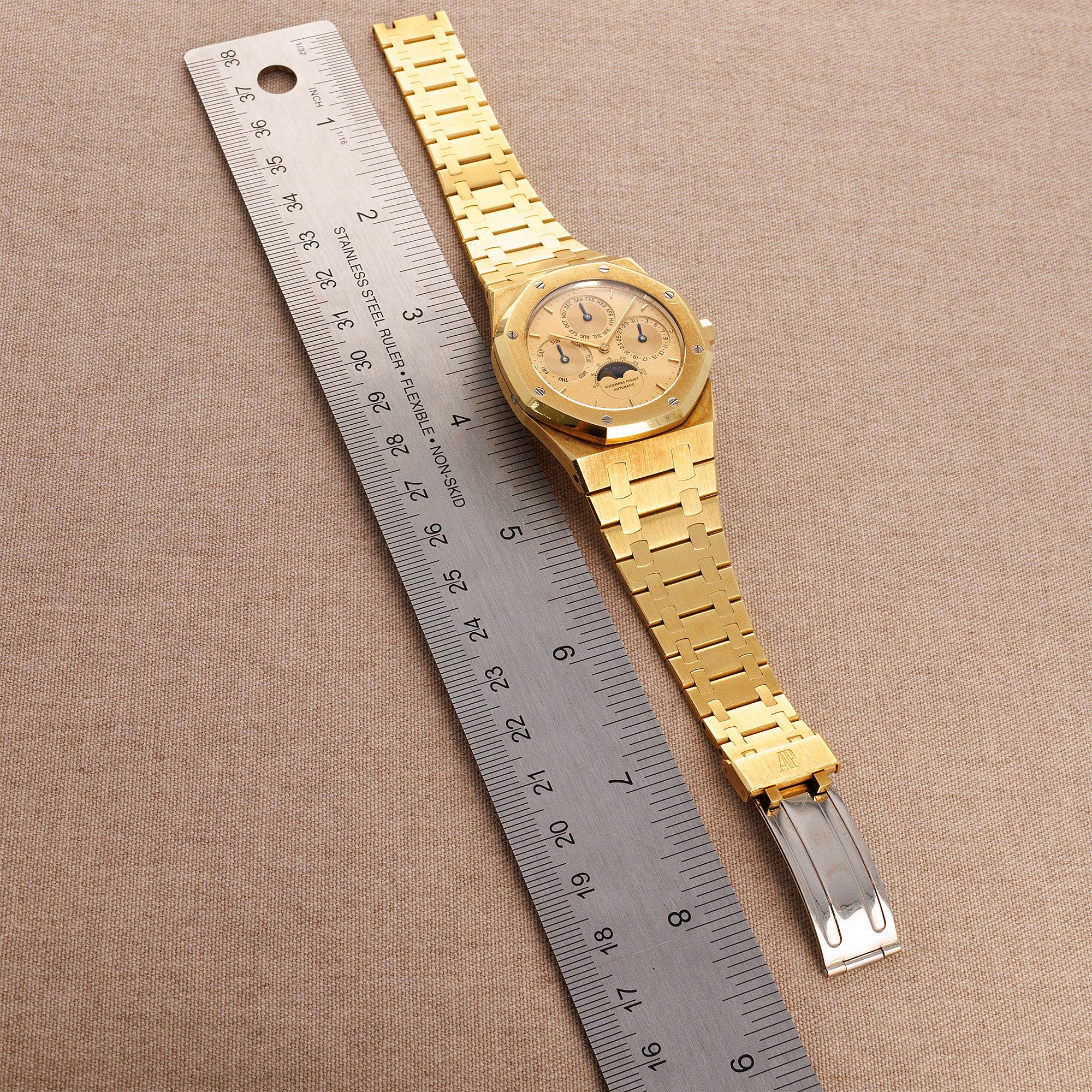 Audemars Piguet Yellow Gold Royal Oak Perpetual Watch Ref. 25554BA in Outstanding Original Condition - Image 9