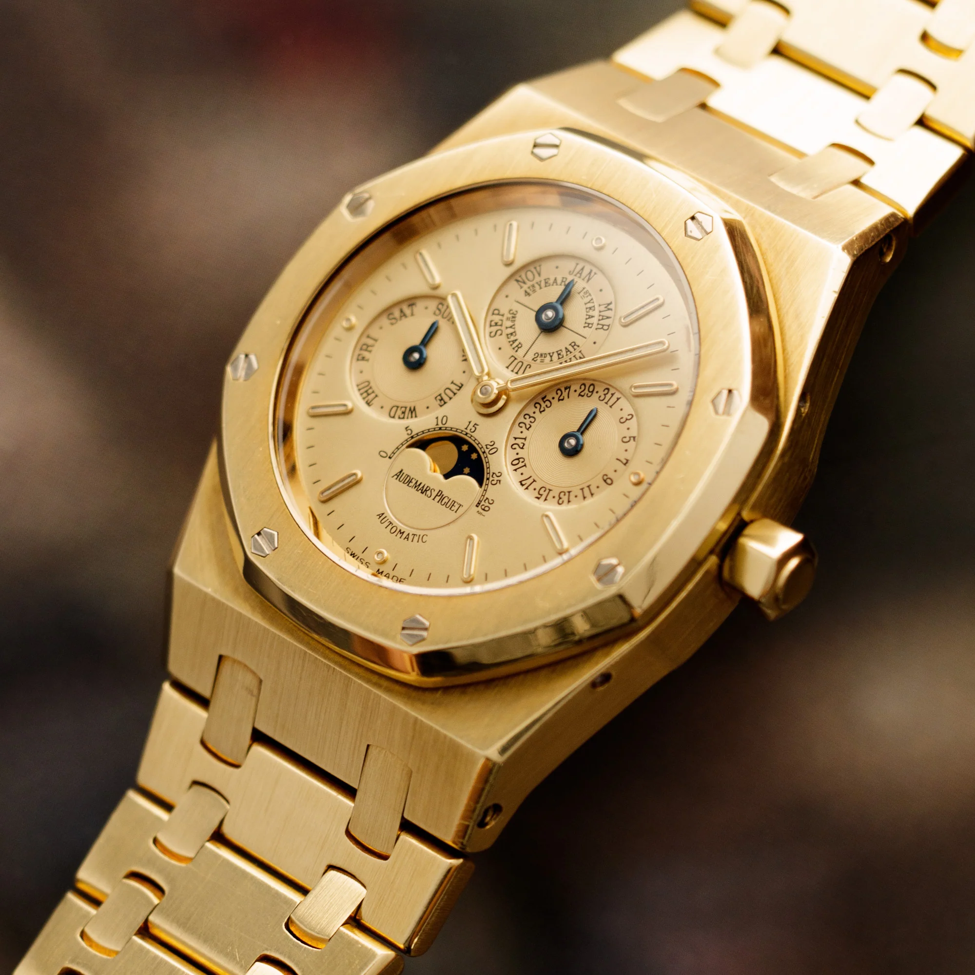 Audemars Piguet Yellow Gold Royal Oak Quantieme Calendar Ref. 25800 - Image 3