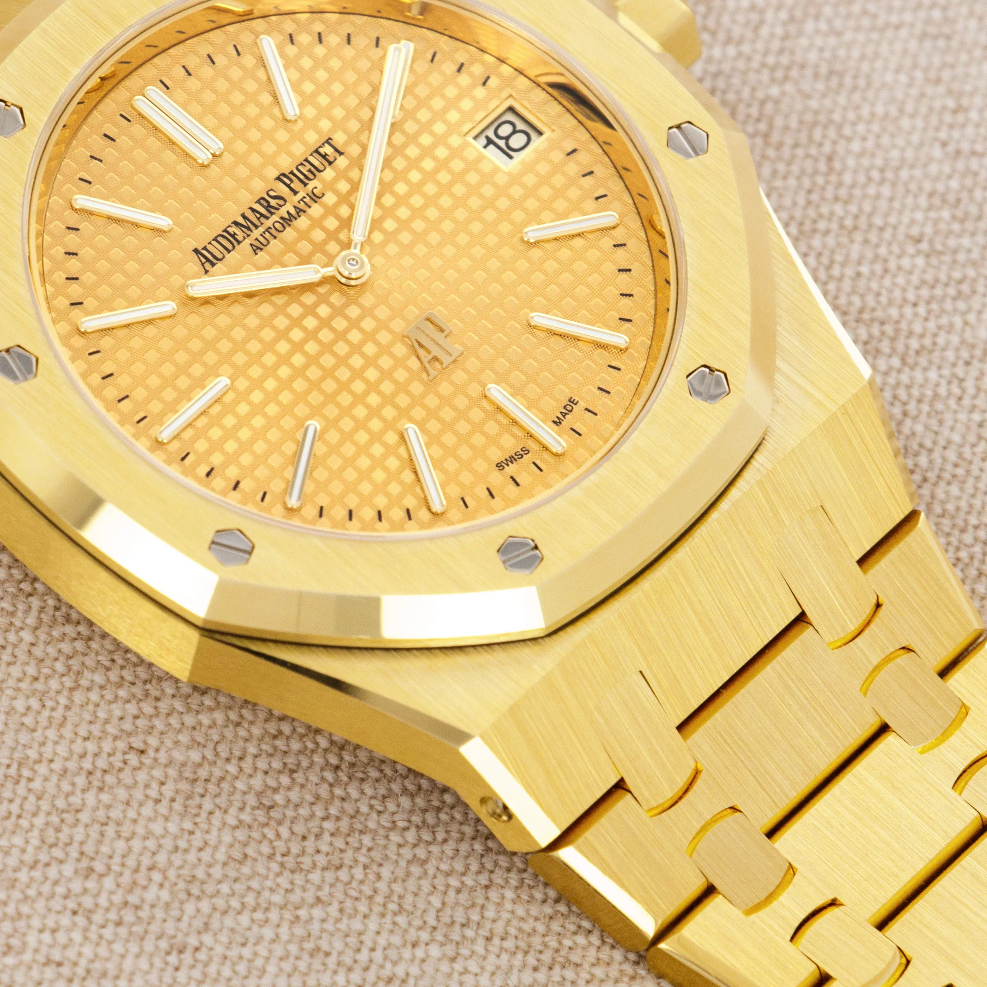 Audemars Piguet Yellow Gold Royal Oak Ref. 15202 - Image 3