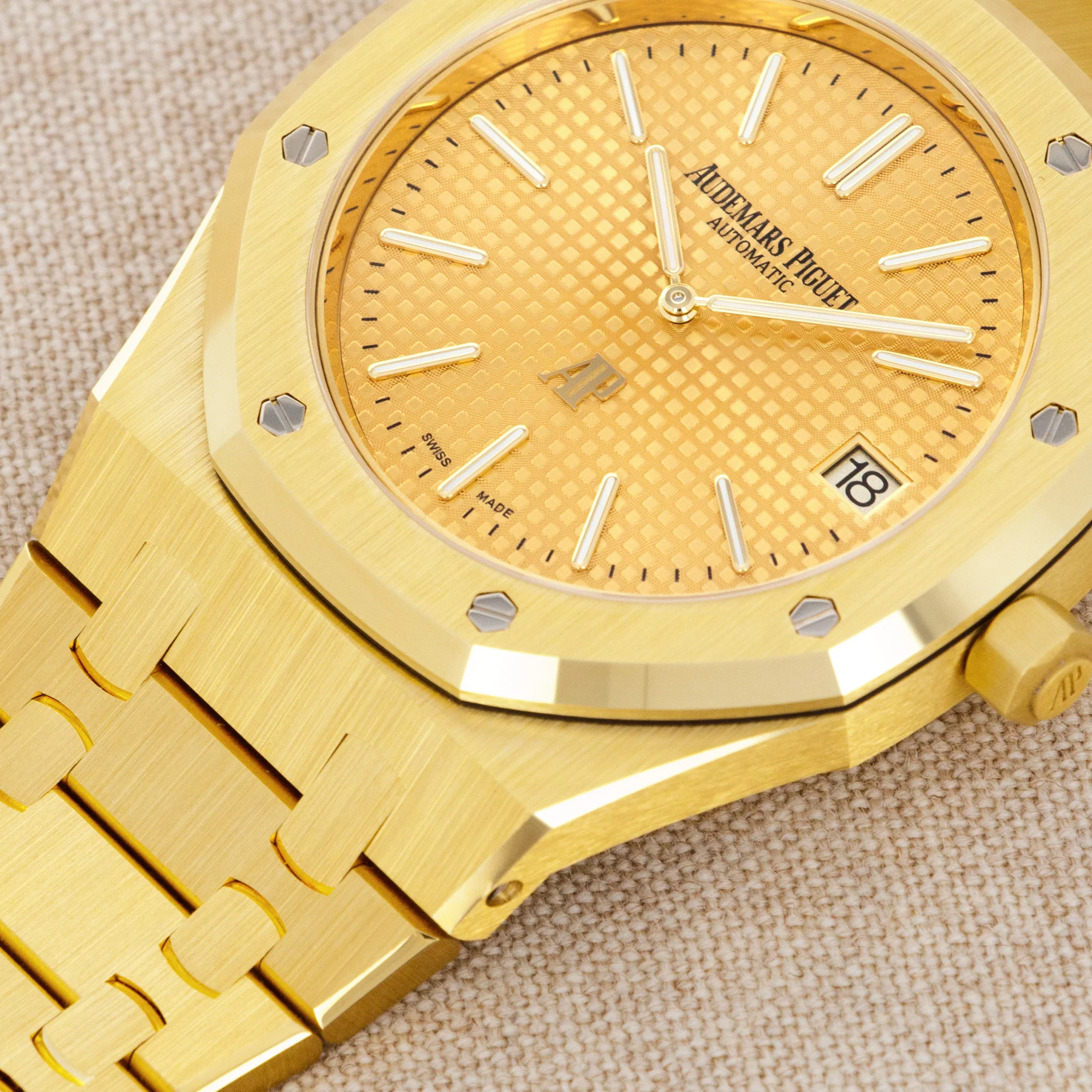 Audemars Piguet Yellow Gold Royal Oak Ref. 15202 - Image 4