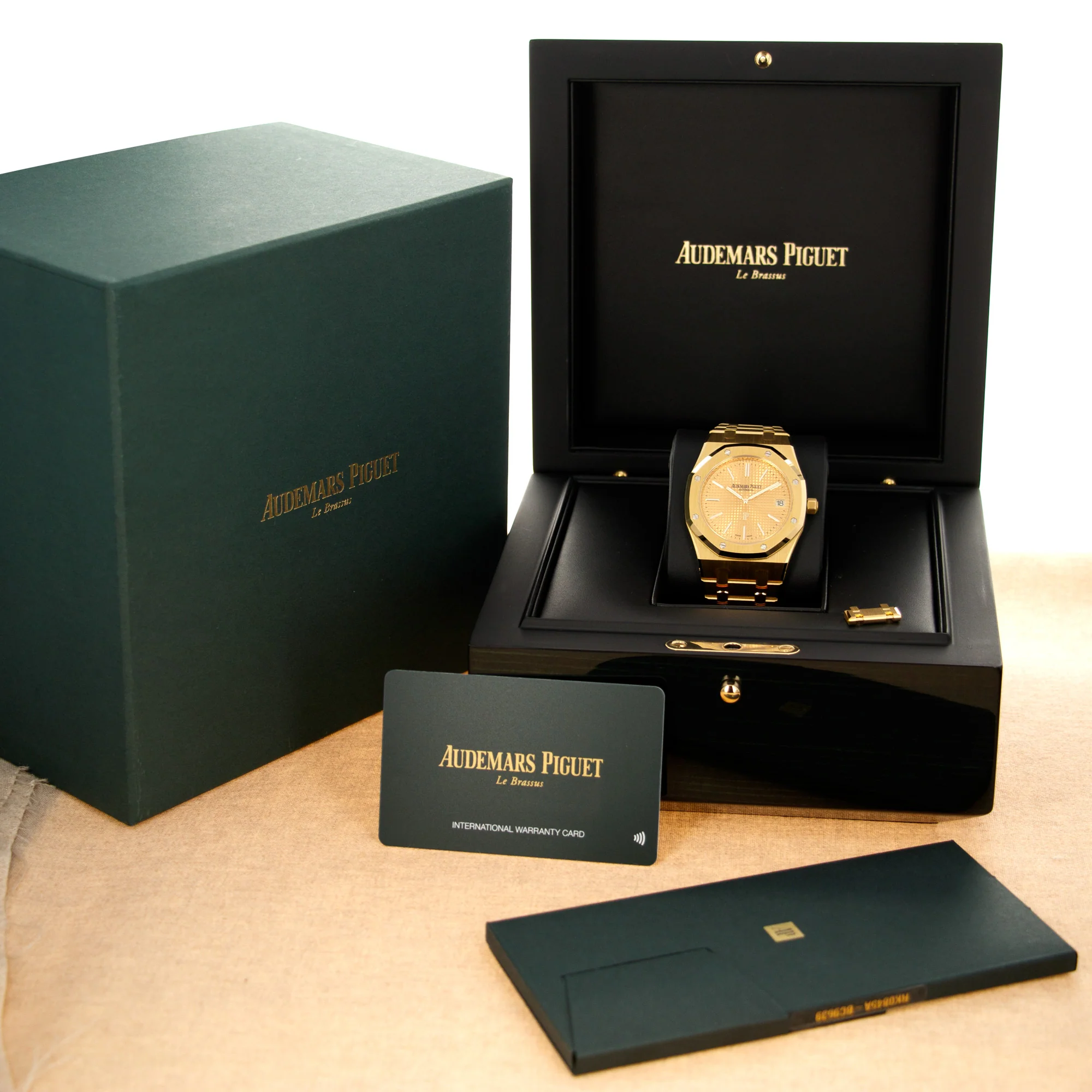 Audemars Piguet Yellow Gold Royal Oak Ref. 15202 - Image 9