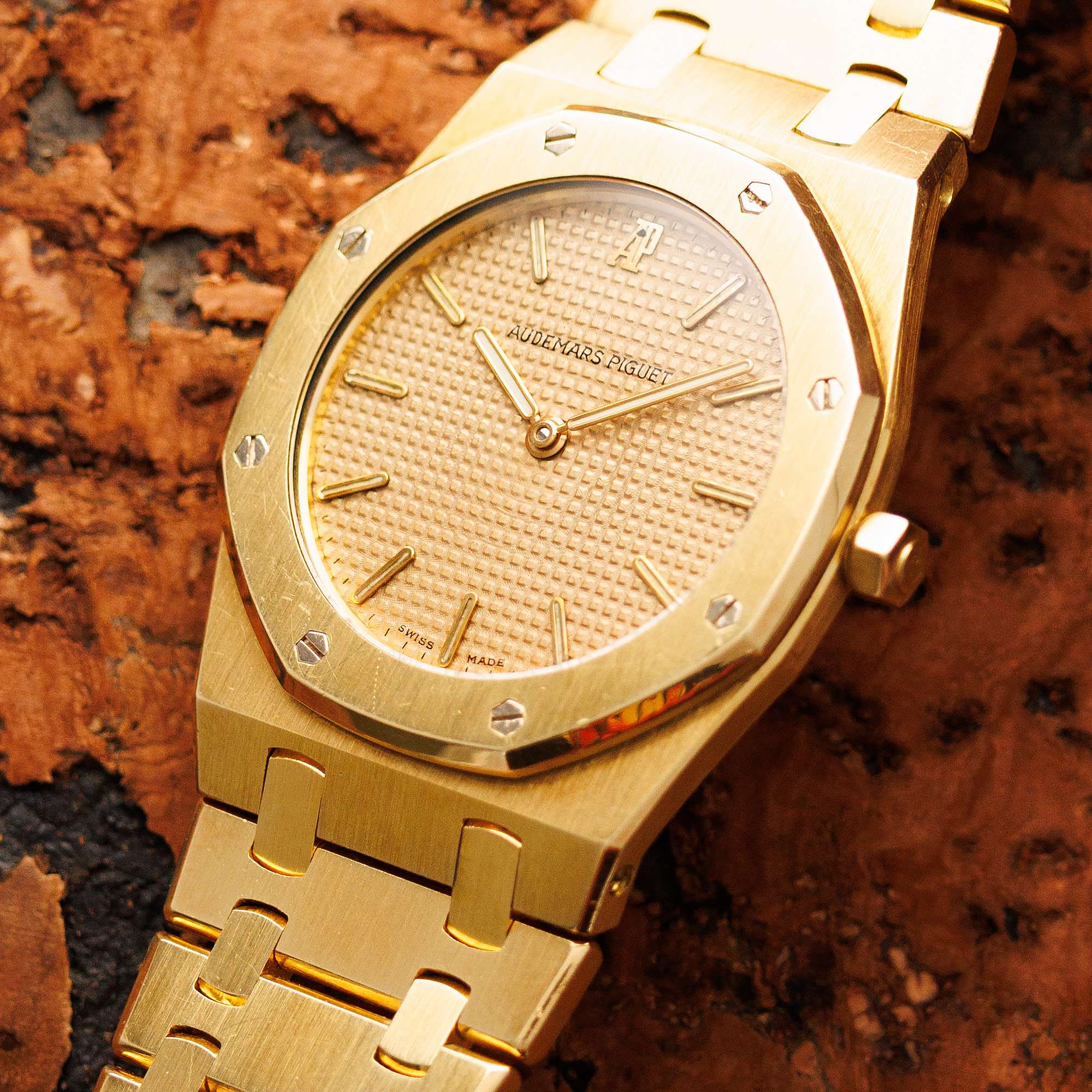 Audemars Piguet Yellow Gold Royal Oak Ref. 56303 - Image 2