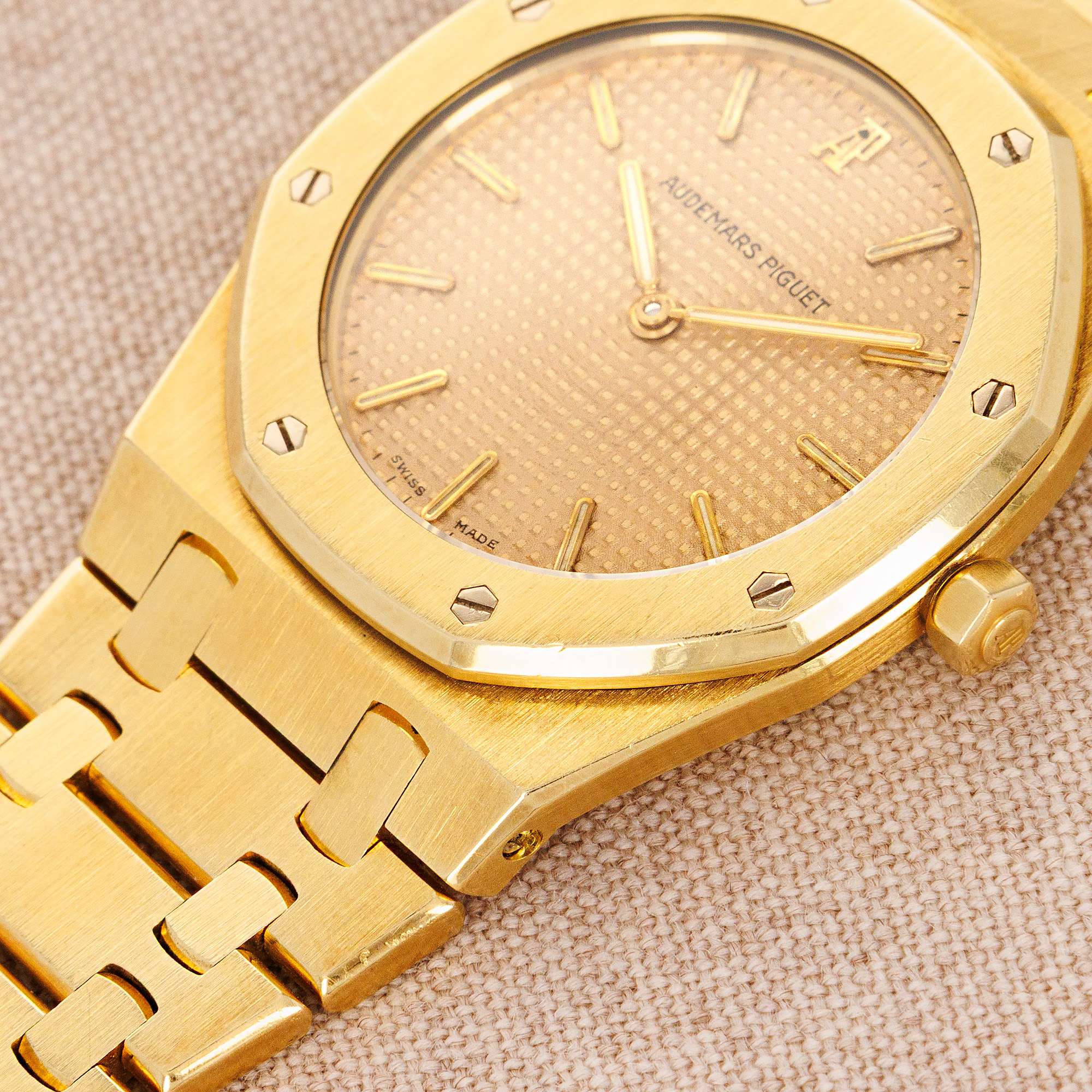 Audemars Piguet Yellow Gold Royal Oak Ref. 56303 - Image 3