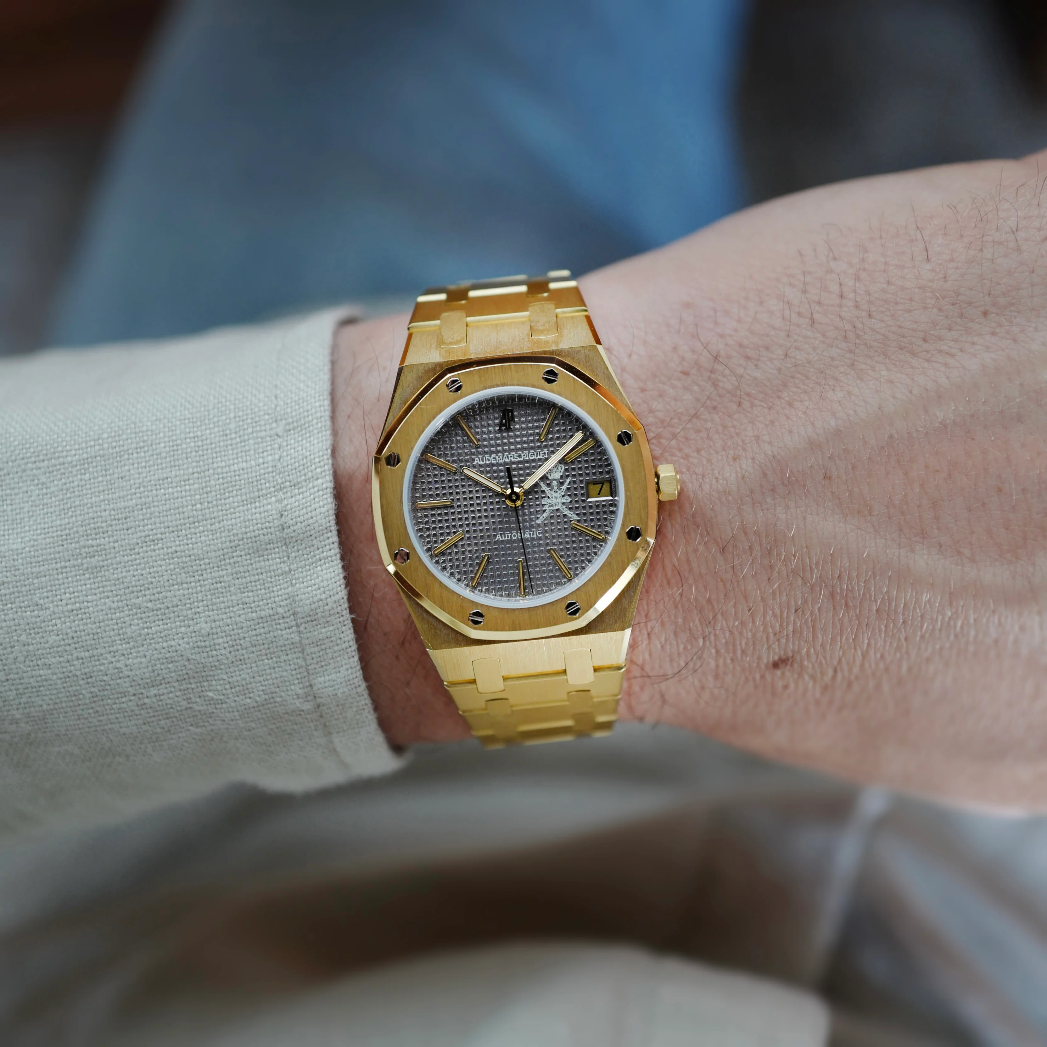 Audemars Piguet Yellow Gold Royal Oak Watch Ref. 4100 with Khanjar Emblem of Oman - Image 4