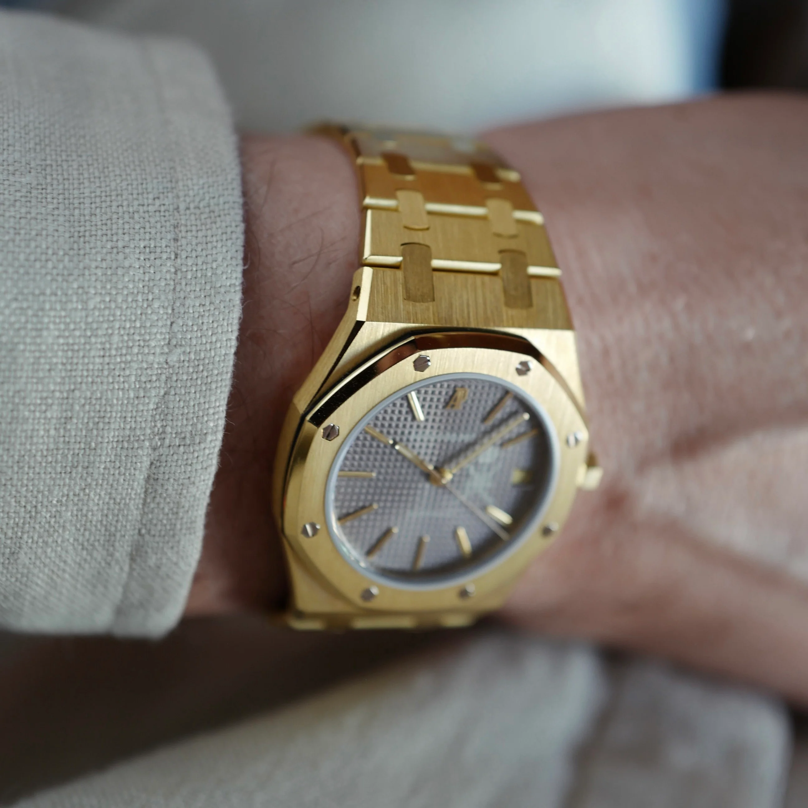 Audemars Piguet Yellow Gold Royal Oak Watch Ref. 4100 with Khanjar Emblem of Oman - Image 8