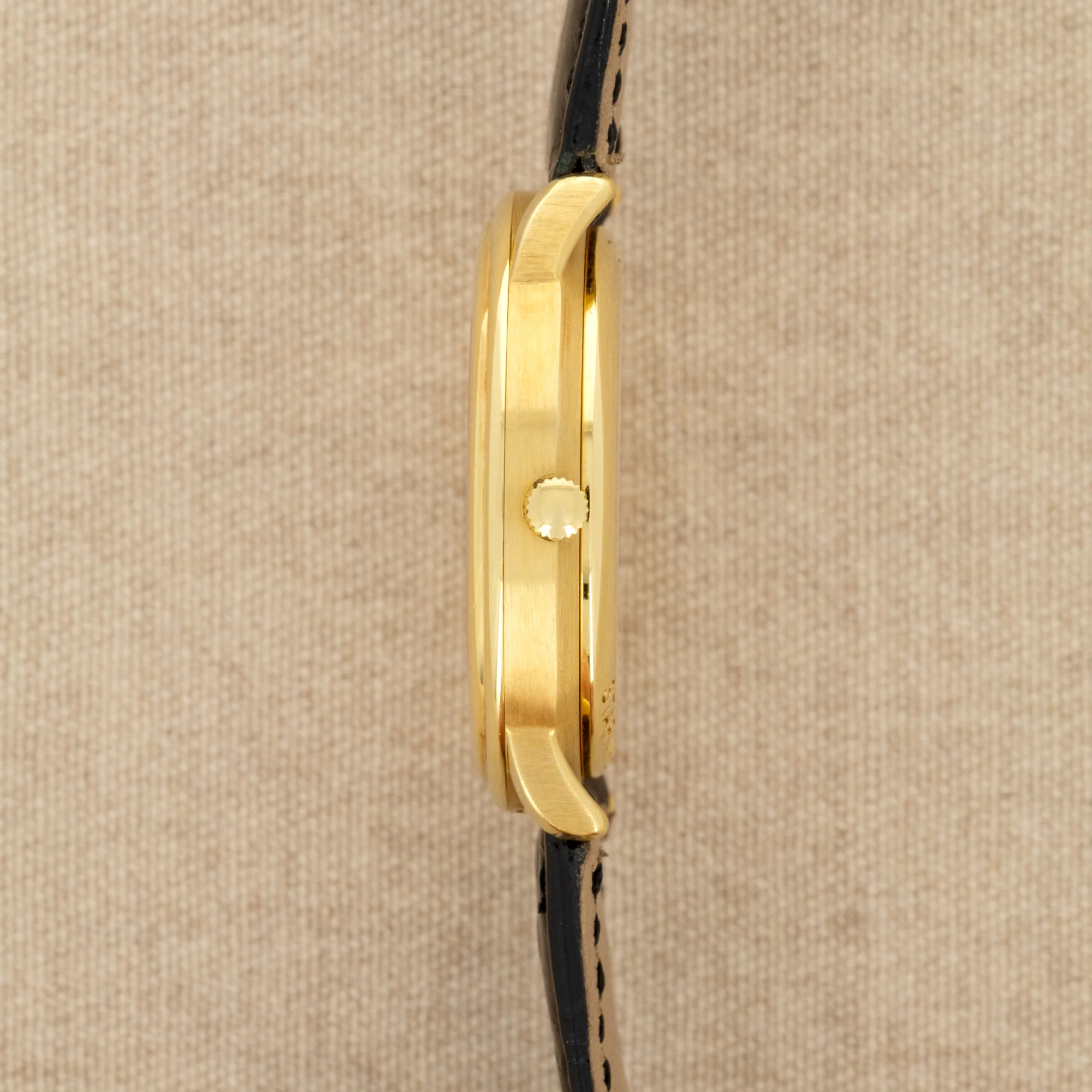 Audemars Piguet Yellow Gold Star Wheel Engraved Dial Ref. 25720 - Image 8