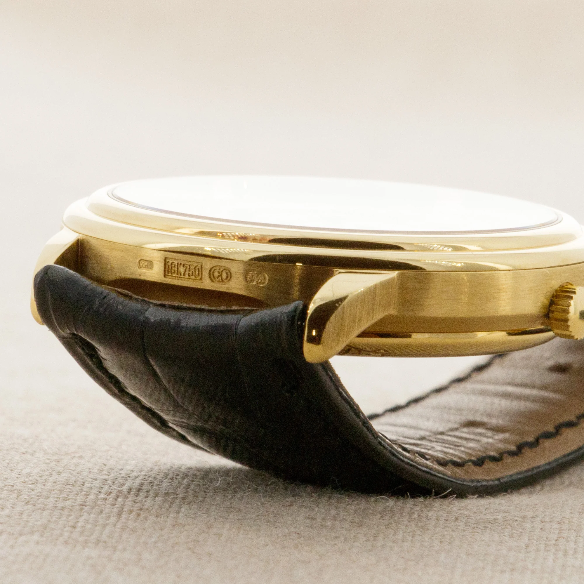 Audemars Piguet Yellow Gold Star Wheel Engraved Dial Ref. 25720 - Image 9