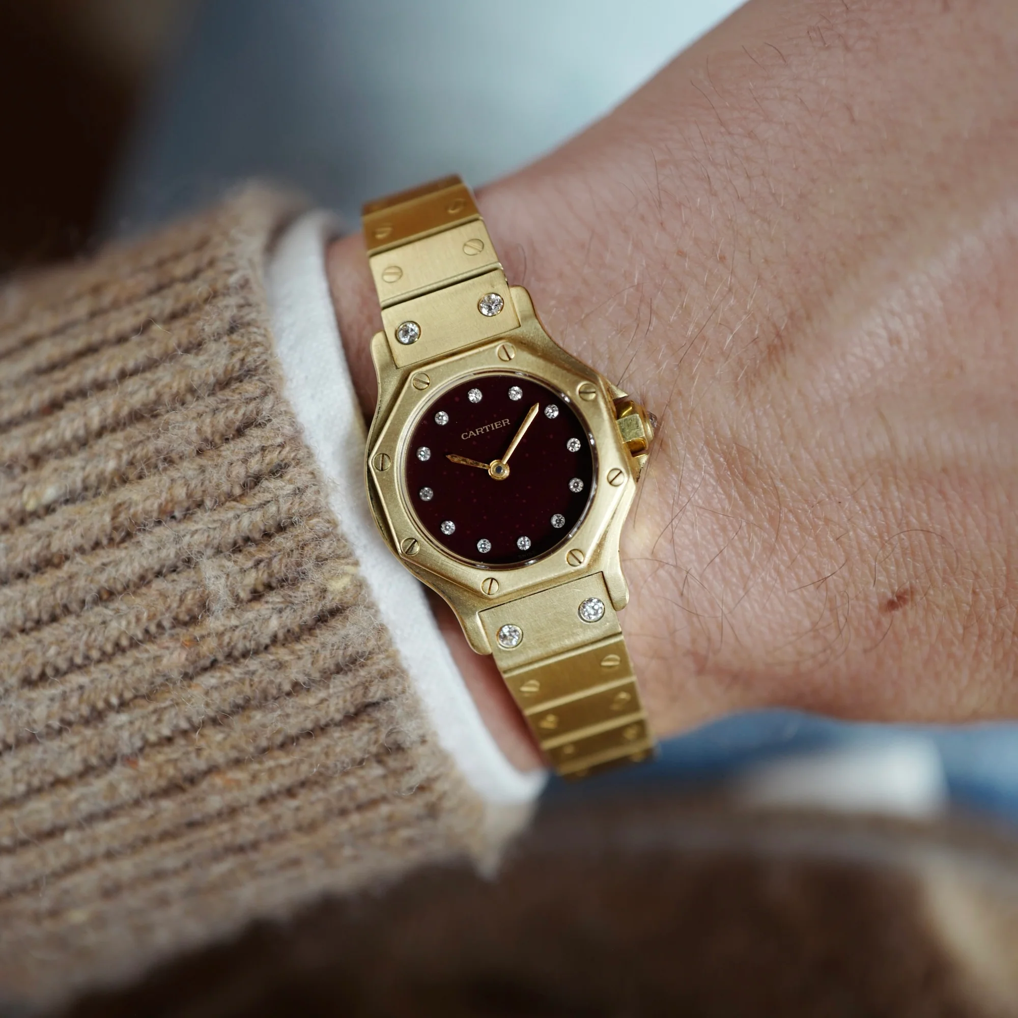 Cartier Yellow Gold Round Santos Ref. 0906 with Red Dial and Diamond Markers - Image 2