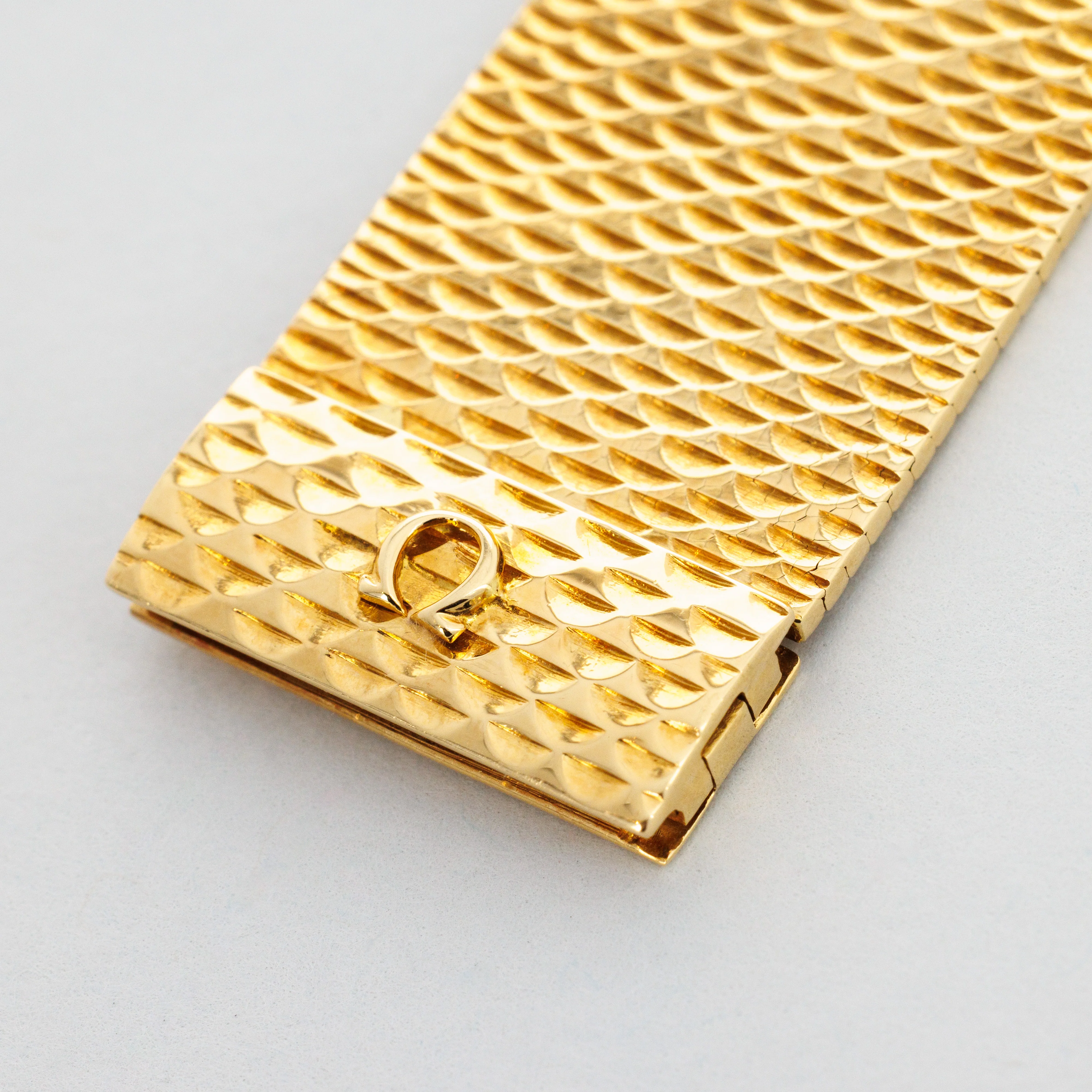 Omega Yellow Gold Sculptural Watch Ref. 8305, Designed by Andrew Grima for Jeux dOr Collection - Image 8