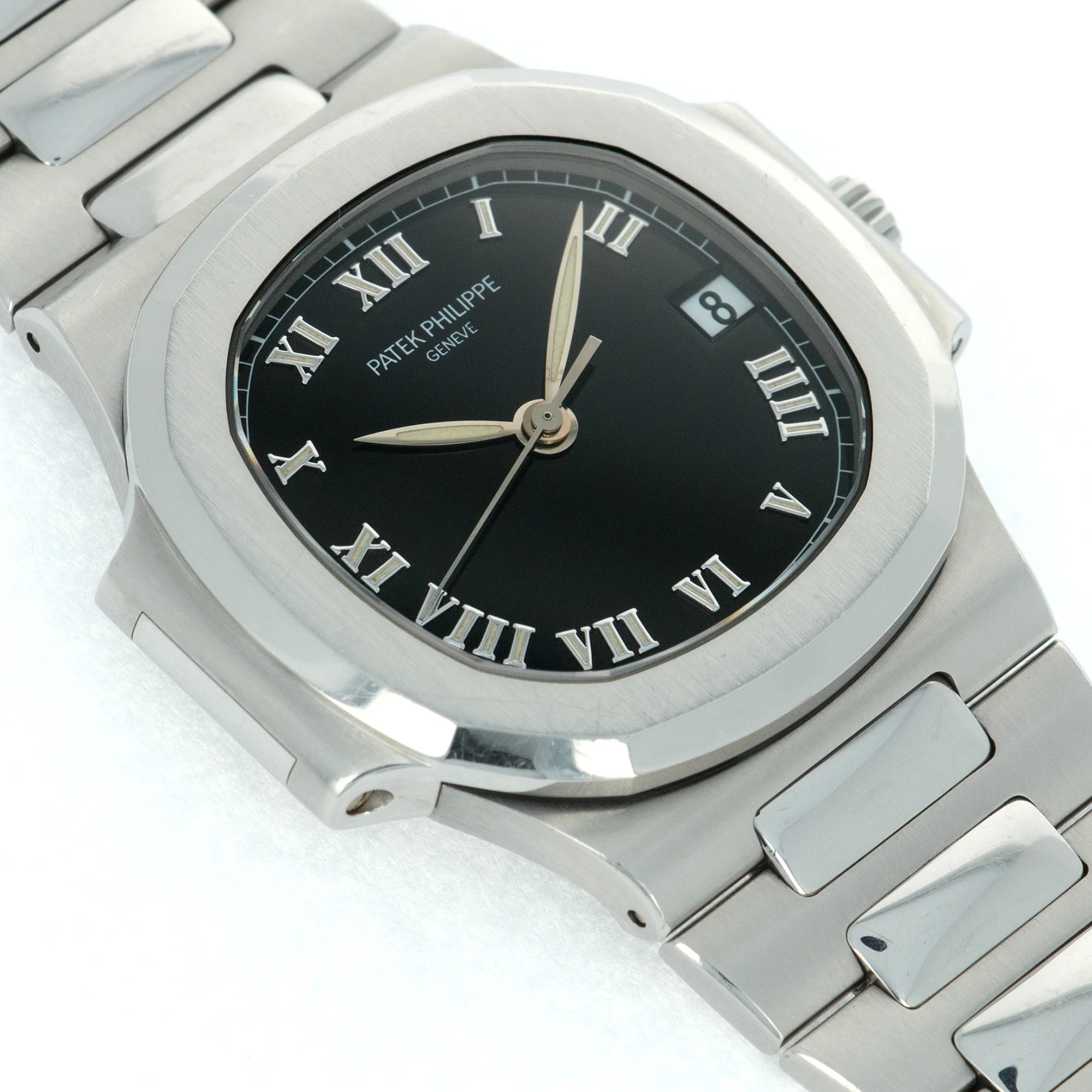 Patek Philippe Nautilus Ref. 3800 with Black Roman Numeral Dial - Image 3