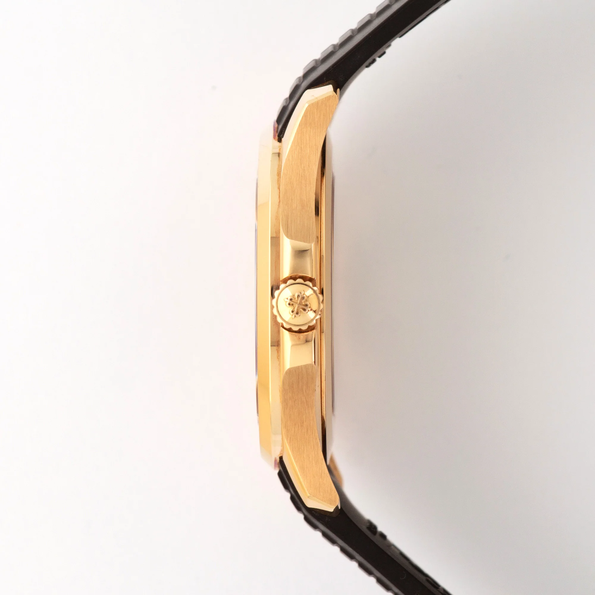 Patek Philippe Aquanaut Rose Gold on Strap Ref. 5167R - Image 3