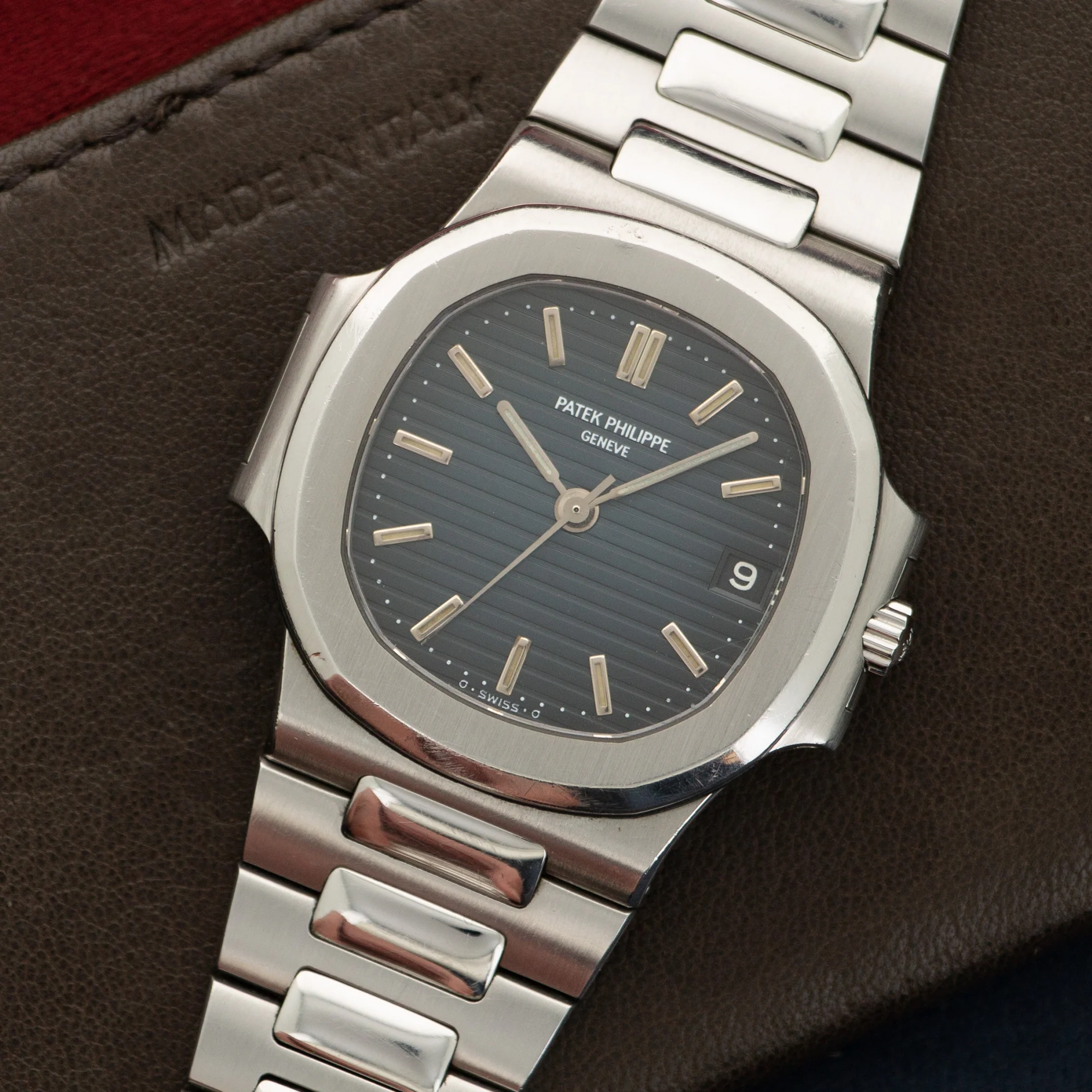Patek Philippe Nautilus Watch Ref. 3800 - Image 2