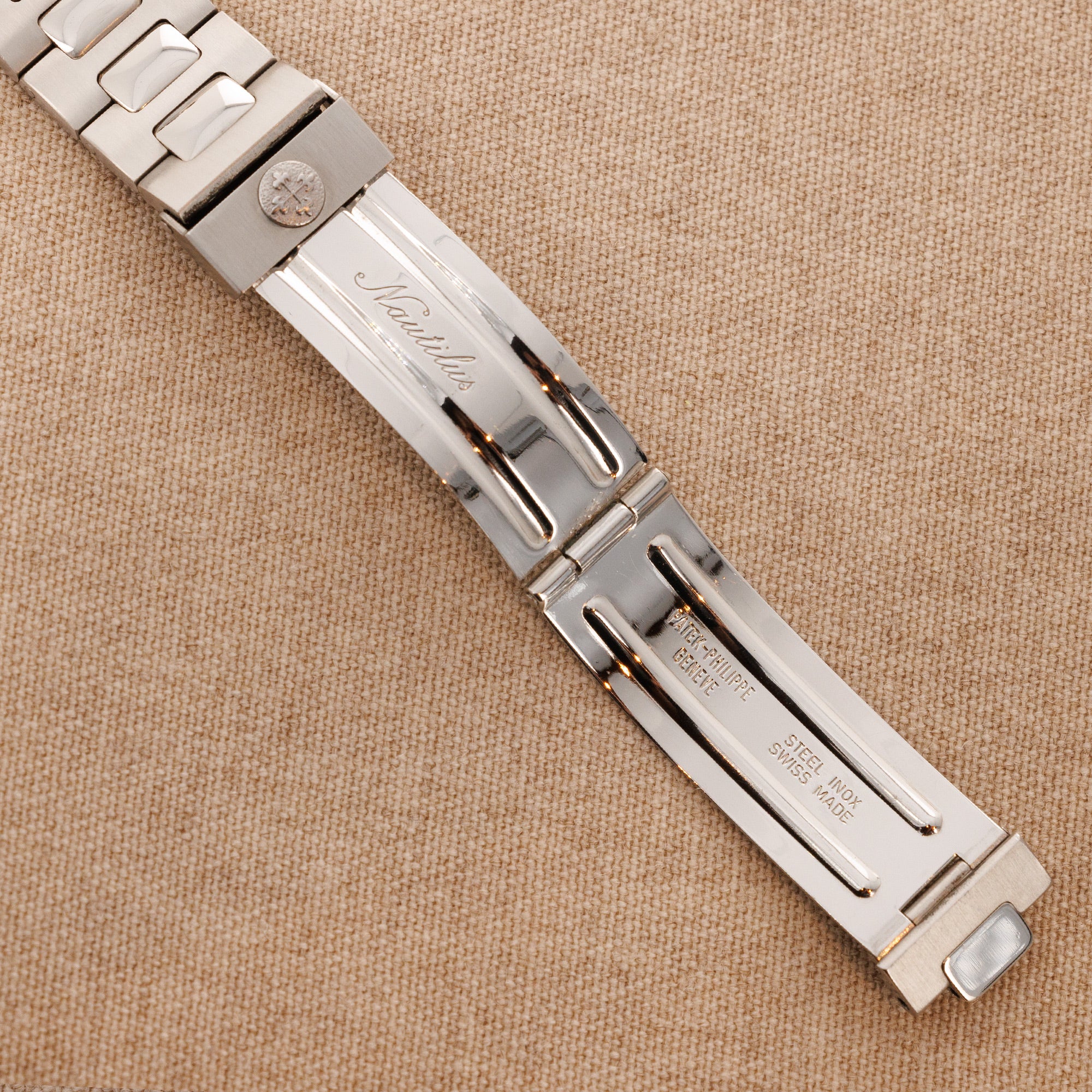 Patek Philippe Nautilus Watch Ref. 3800 with Box and Papers - Image 8