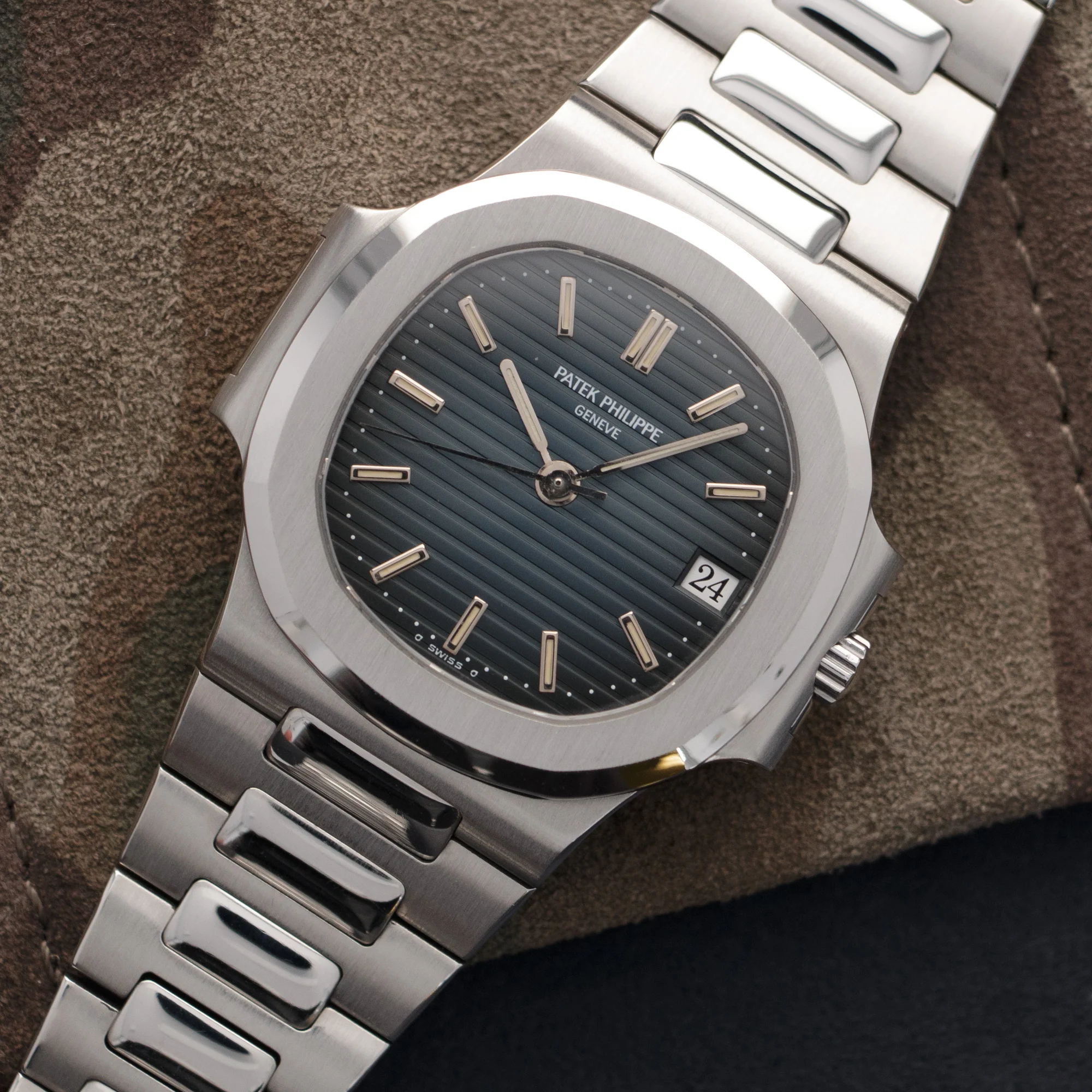 Patek Philippe Nautilus Watch, Ref. 3800 - Image 2