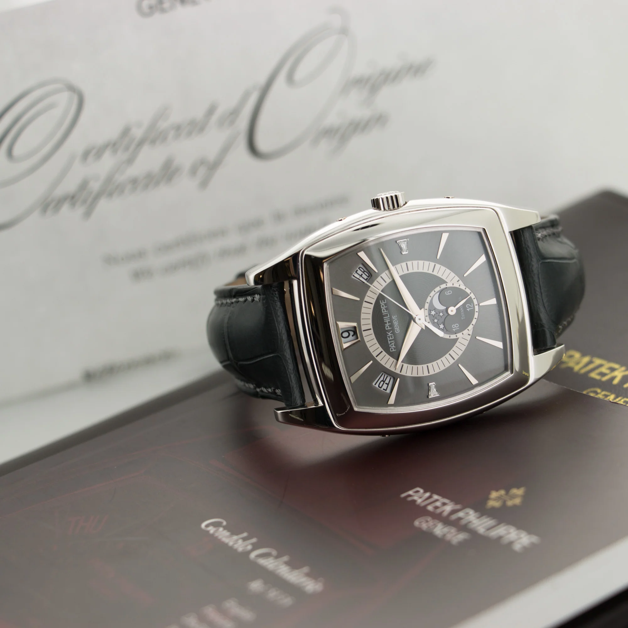 Patek Philippe Platinum Gondolo Tiffany & Co. Ref. 5135 - Image 6