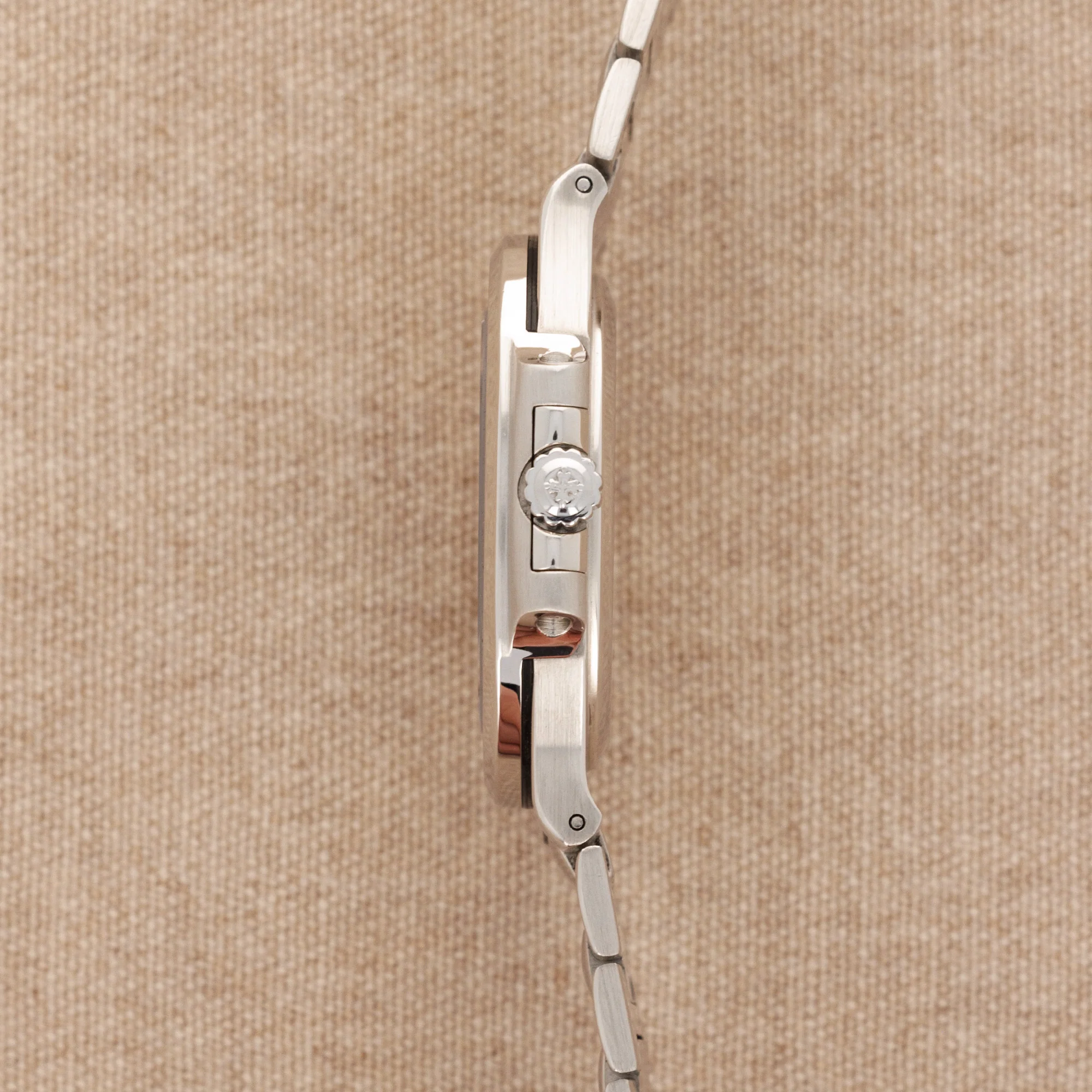 Patek Philippe Platinum Nautilus Watch Ref. 3800 - Image 8