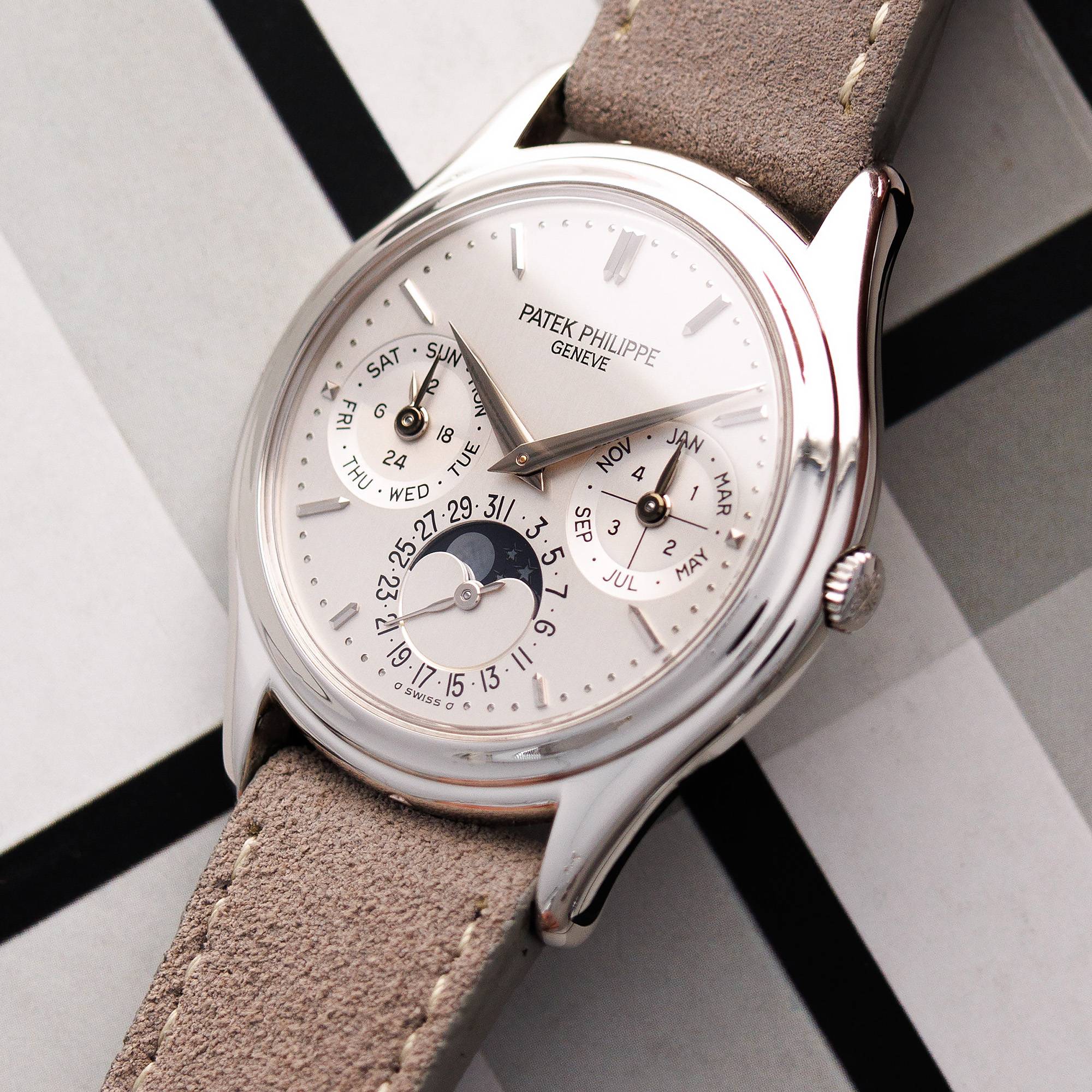 Patek Philippe Platinum Perpetual Calendar Ref. 3940 - Image 2