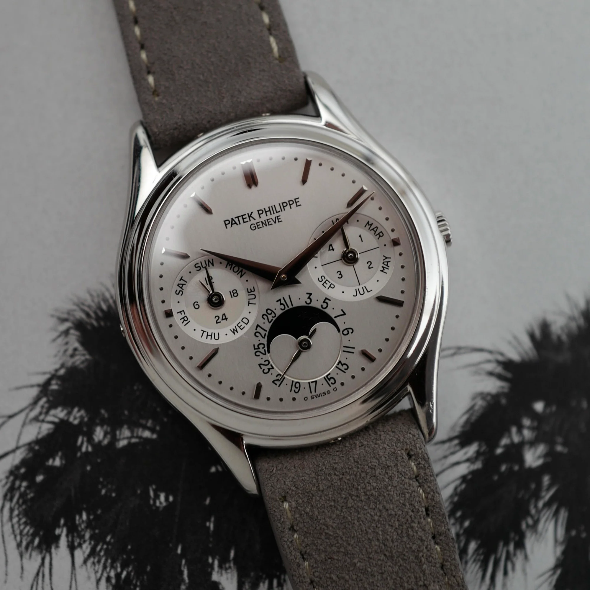 Patek Philippe Platinum Perpetual Calendar Ref. 3940 - Image 5