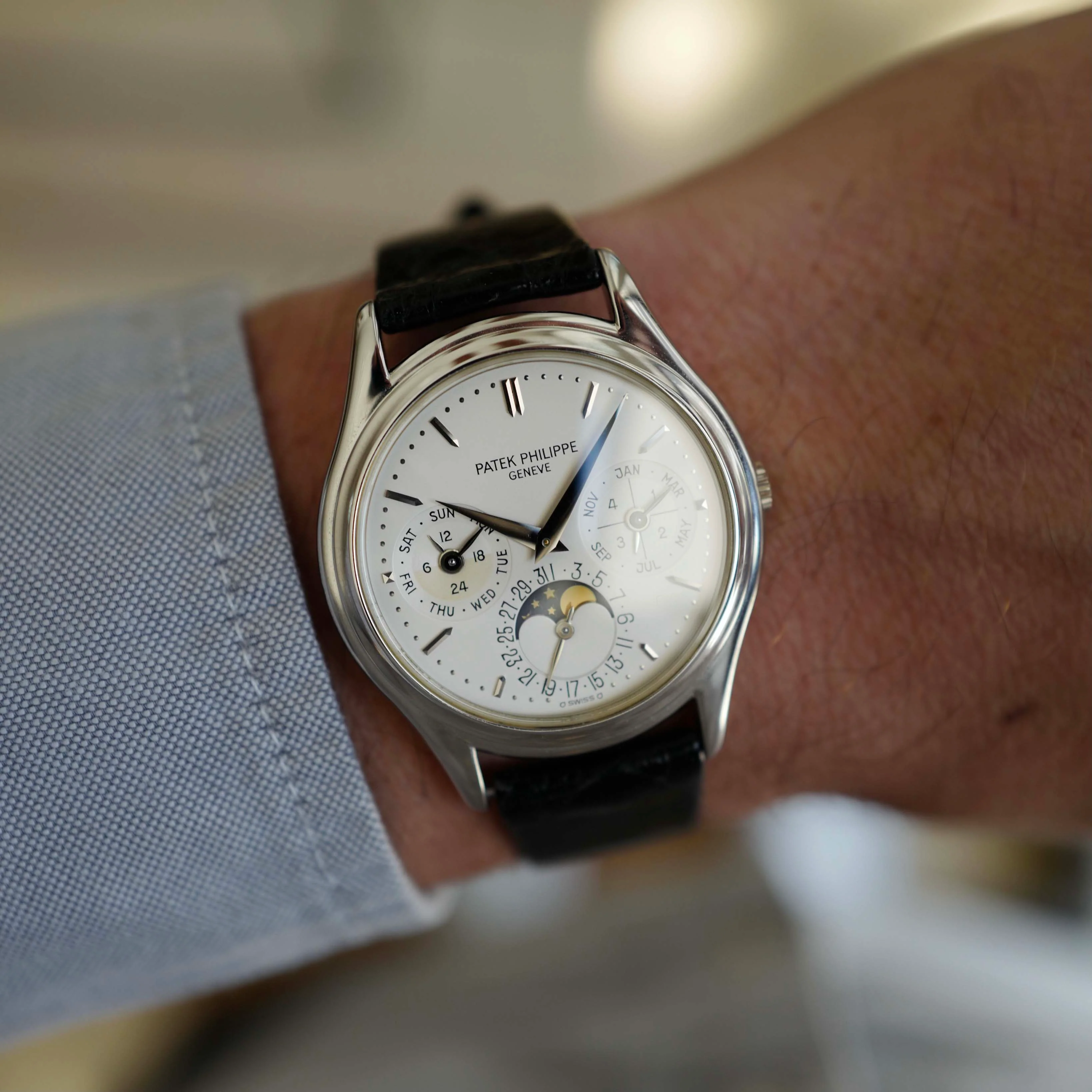 Patek Philippe Platinum Perpetual Ref. 3940 with Box and Papers - Image 3