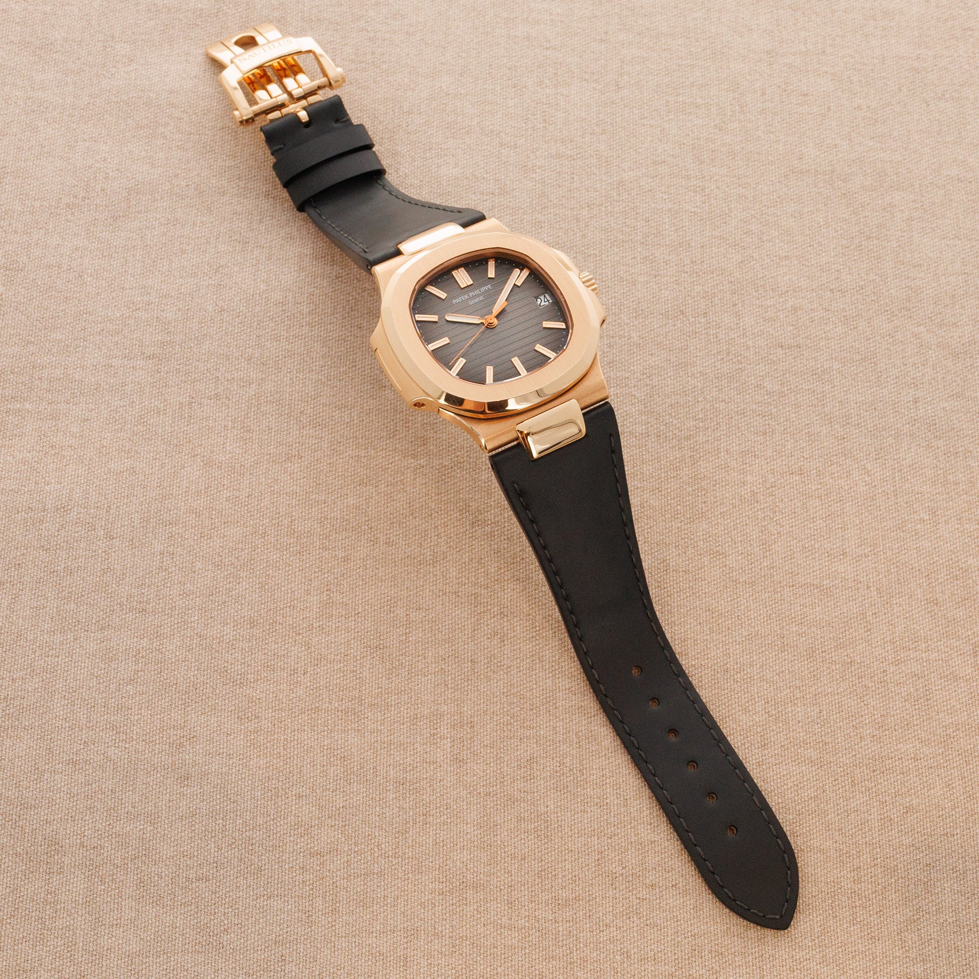 Patek Philippe Rose Gold Nautilus Ref. 5711 - Image 4