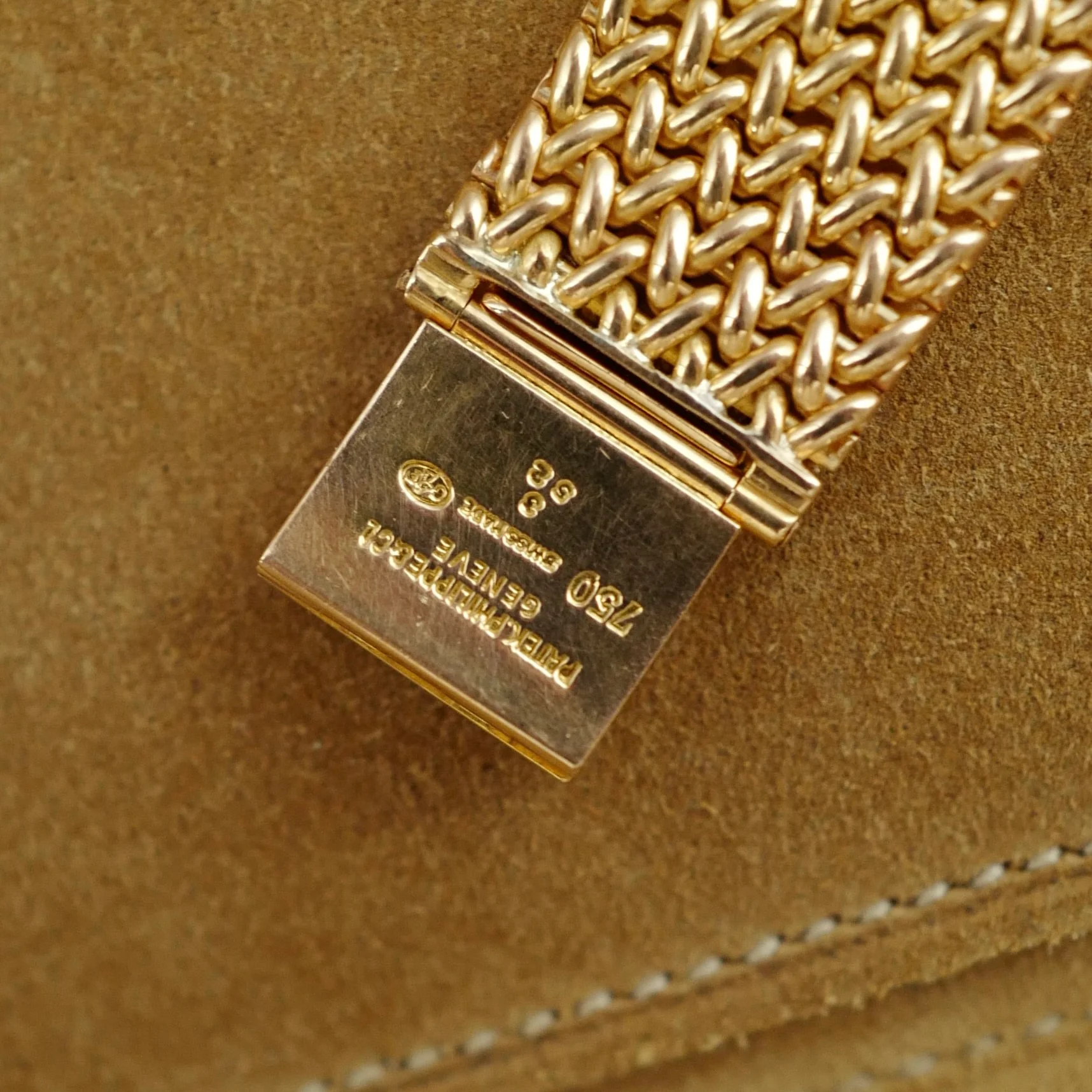 Patek Philippe Rose Gold Square Watch Ref. 2472 with Ribbed Fluted Case and Bracelet - Image 6