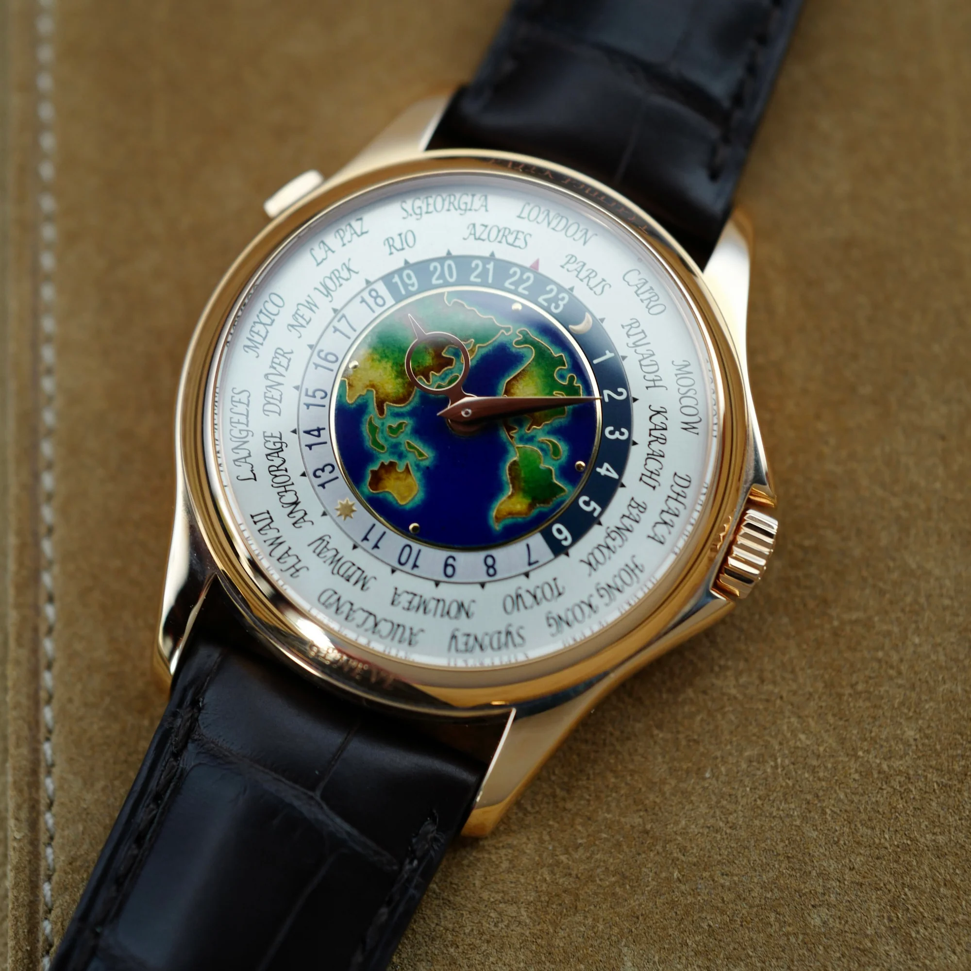 Patek Philippe Rose Gold World Time Cloisonne Watch Ref. 5131 - Image 4